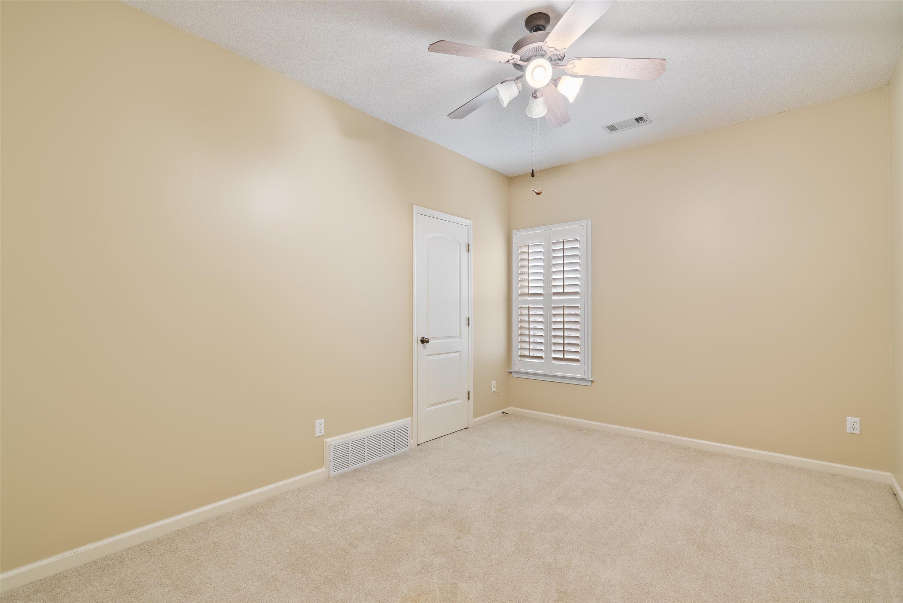 536 WARWICK WILLOW LN