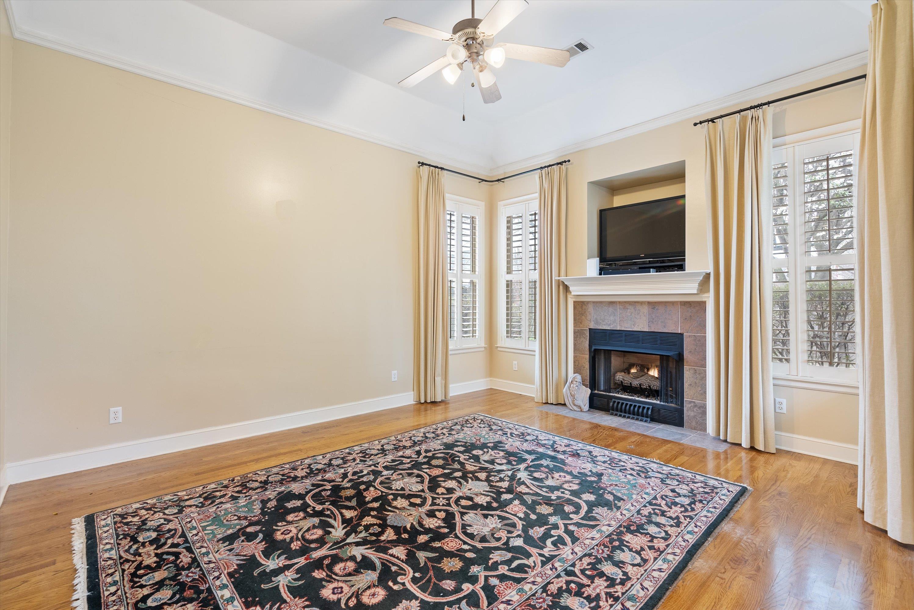 536 WARWICK WILLOW LN