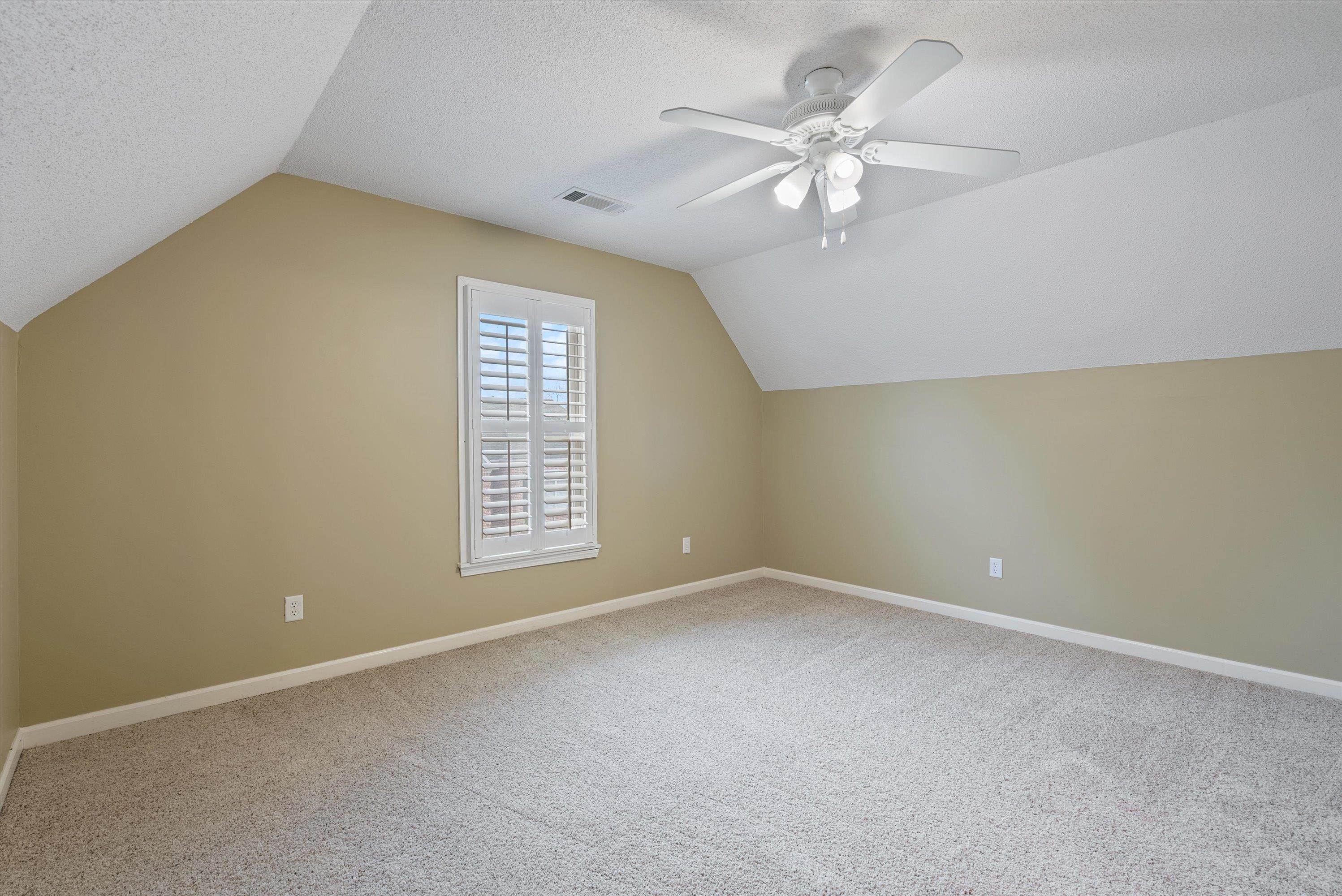 536 WARWICK WILLOW LN