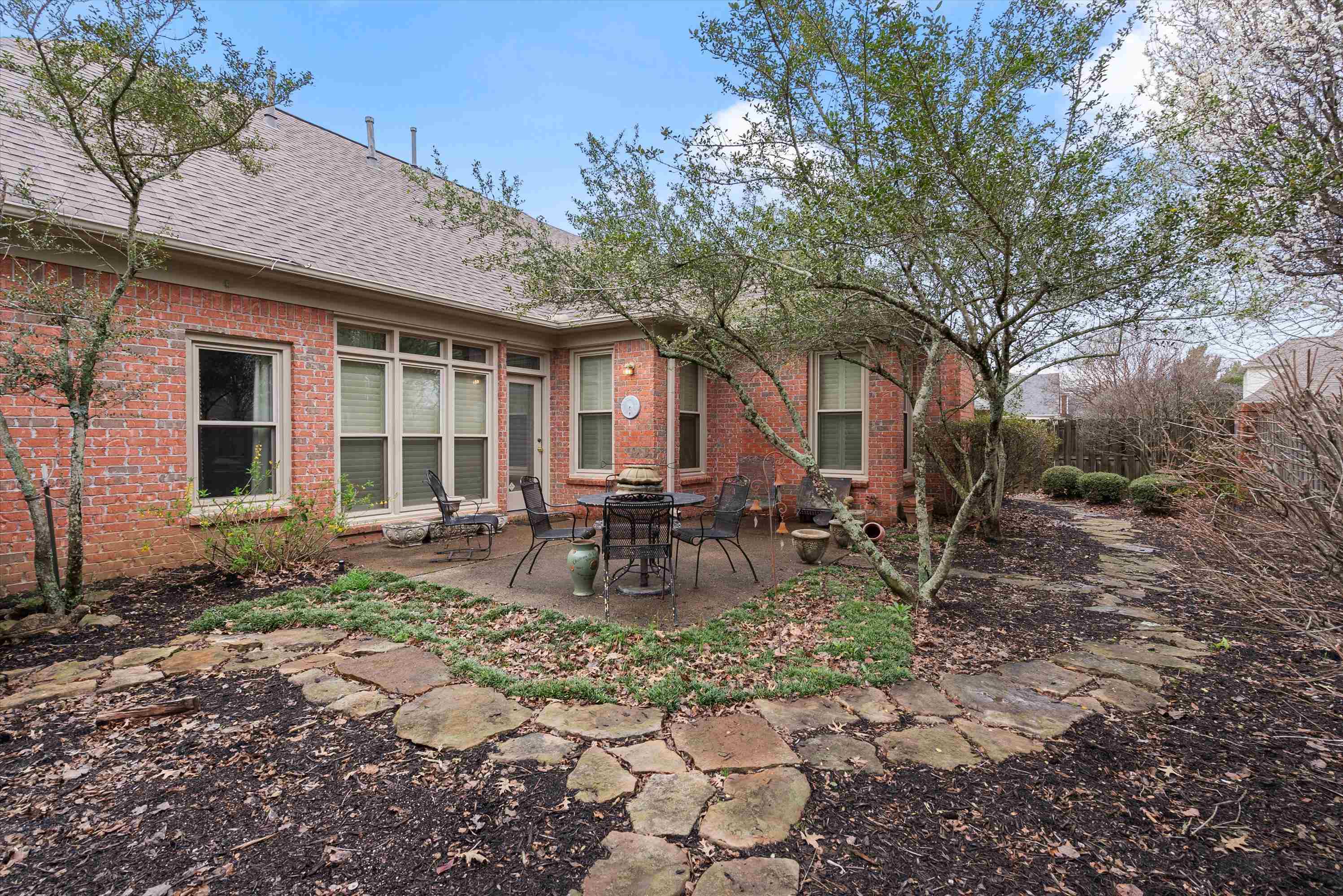 536 WARWICK WILLOW LN