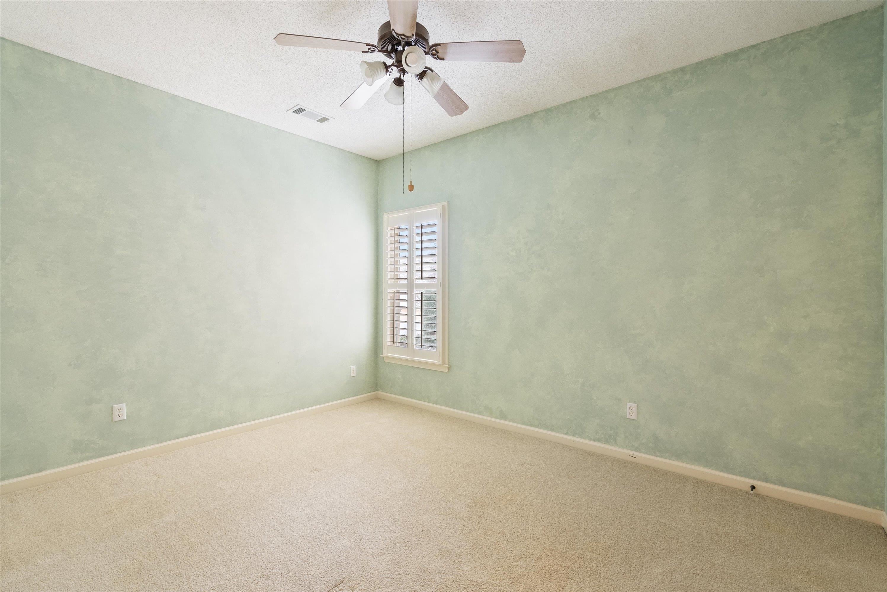 536 WARWICK WILLOW LN