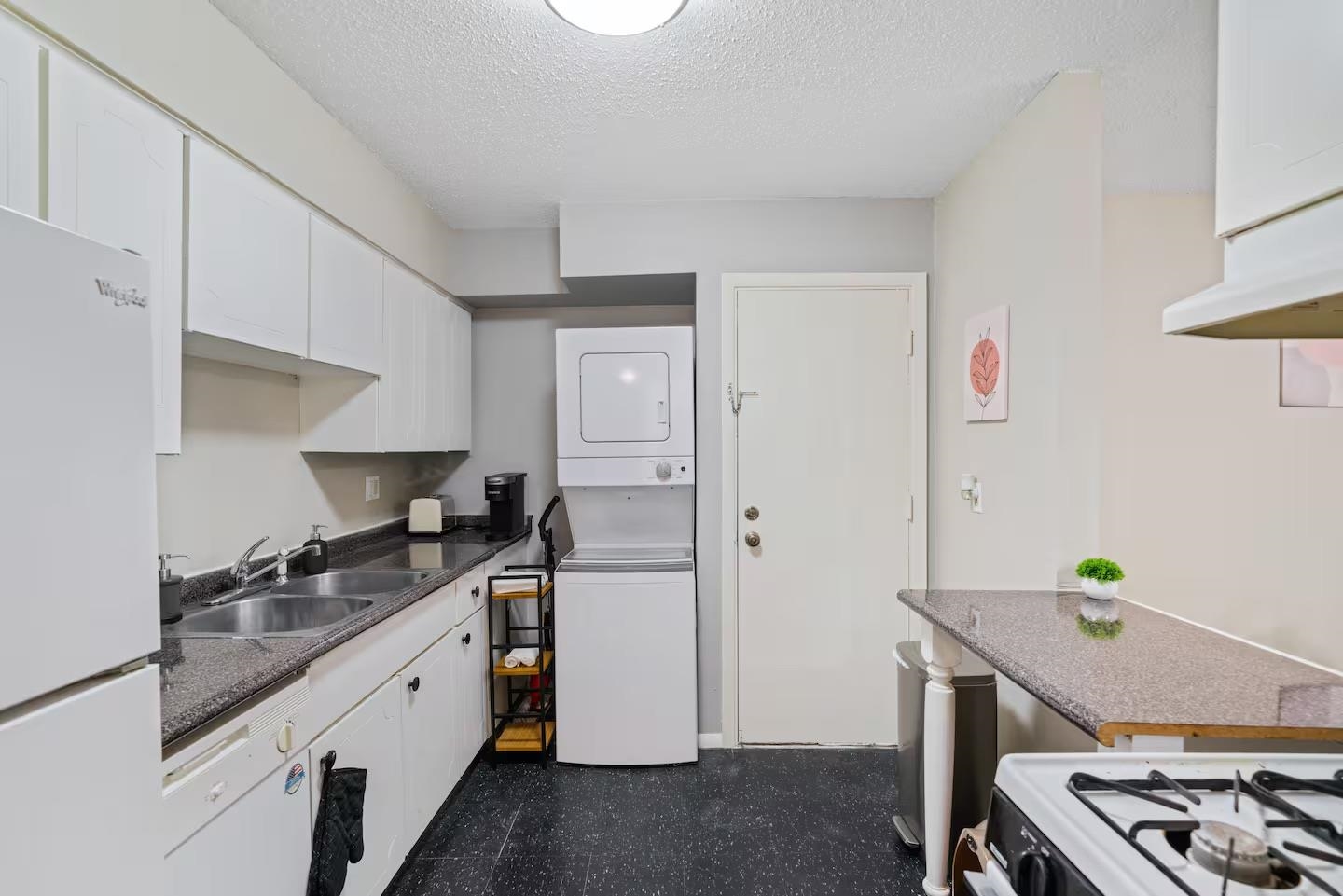 108 N BELVEDERE BLVD Unit: 18