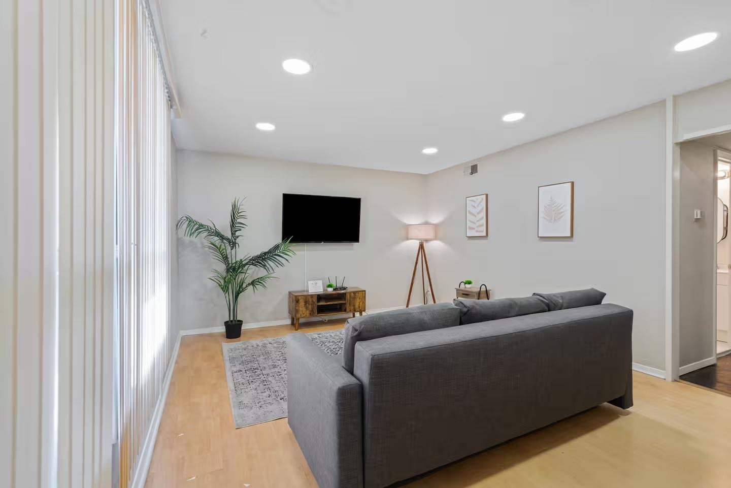 108 N BELVEDERE BLVD Unit: 18