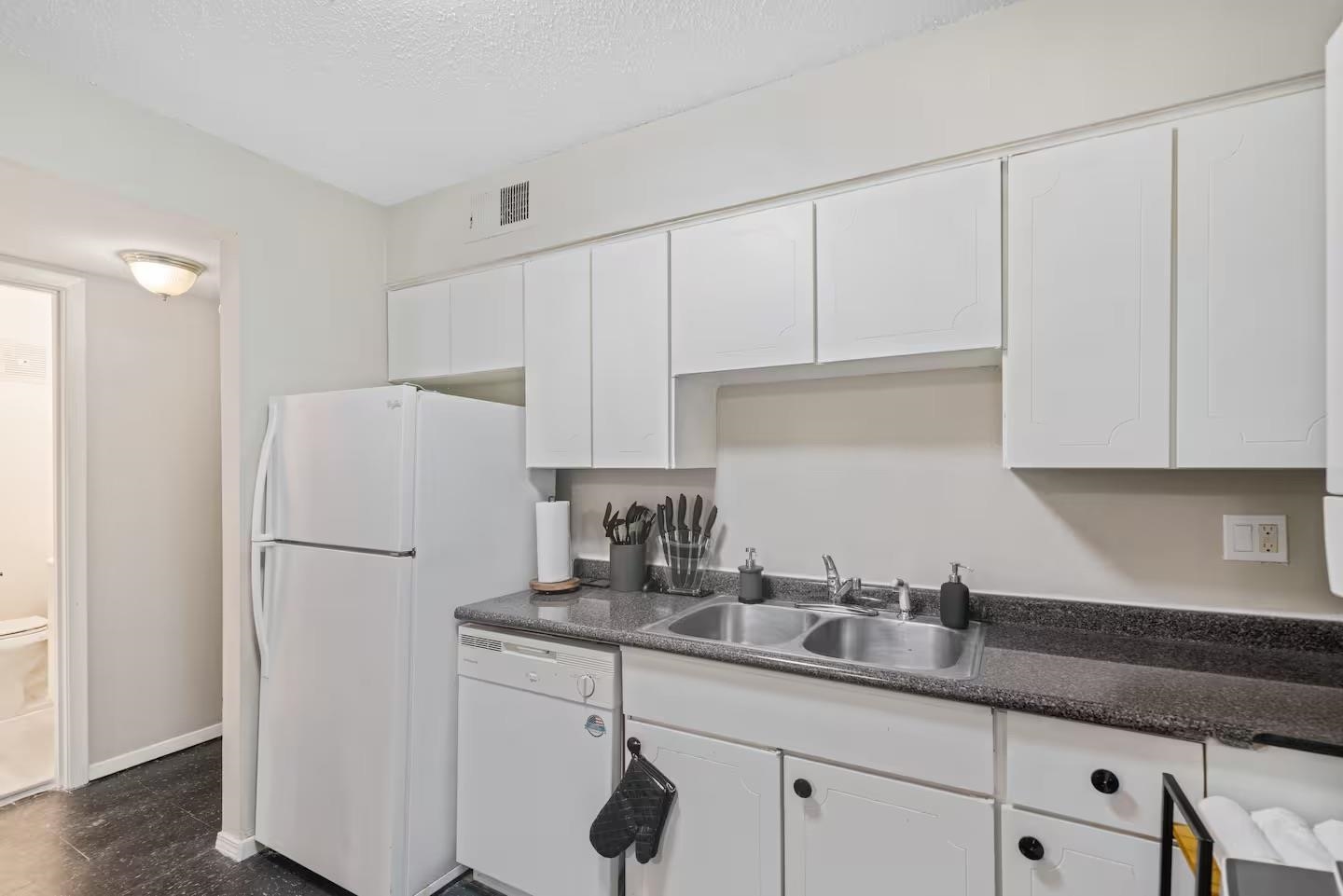 108 N BELVEDERE BLVD Unit: 18