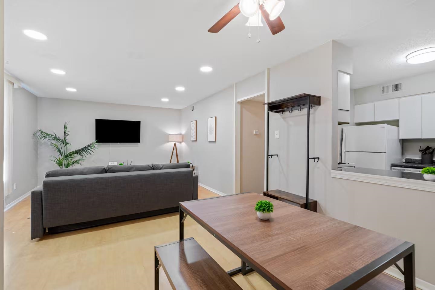 108 N BELVEDERE BLVD Unit: 18