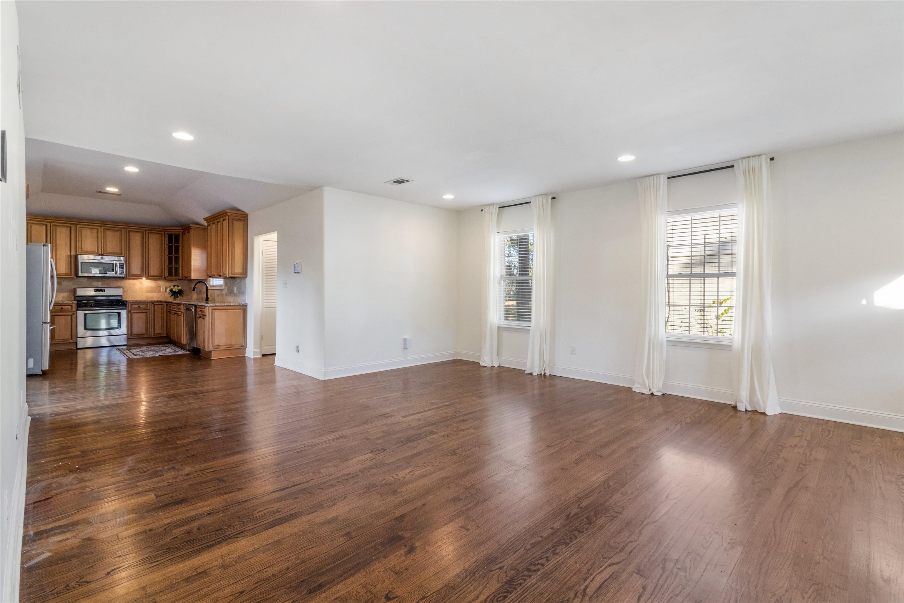 3688 PHILWOOD AVE