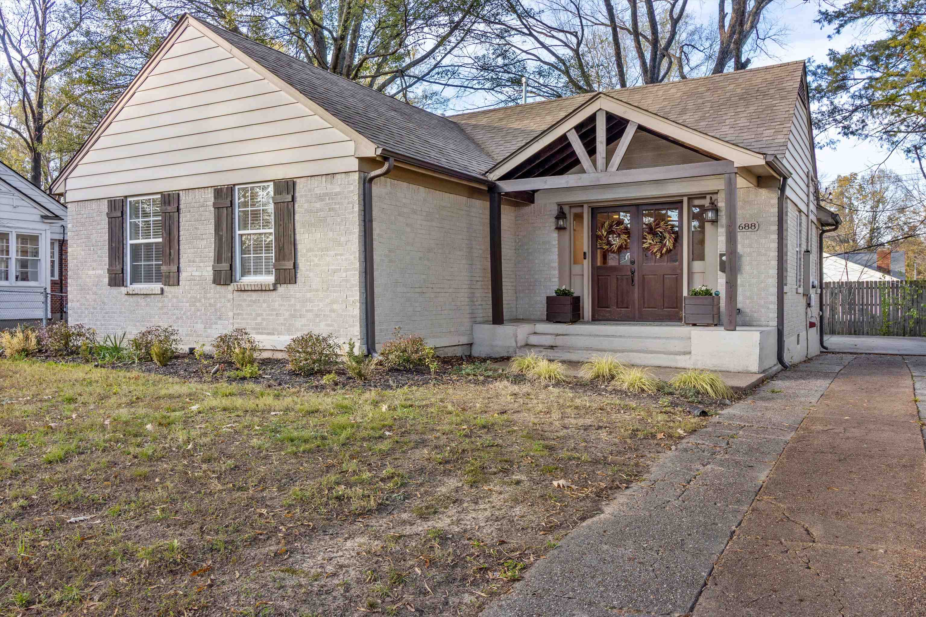 3688 PHILWOOD AVE