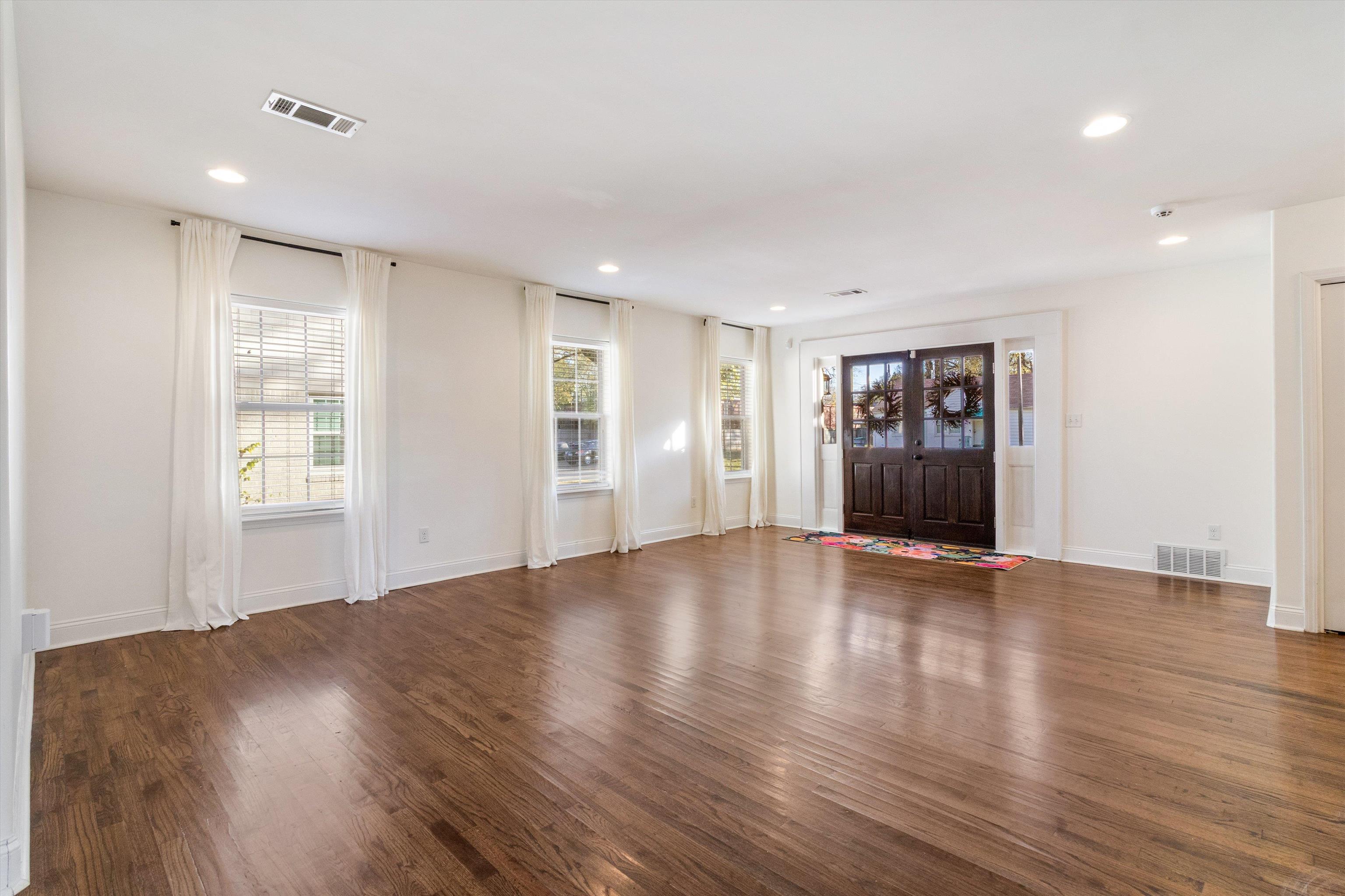 3688 PHILWOOD AVE