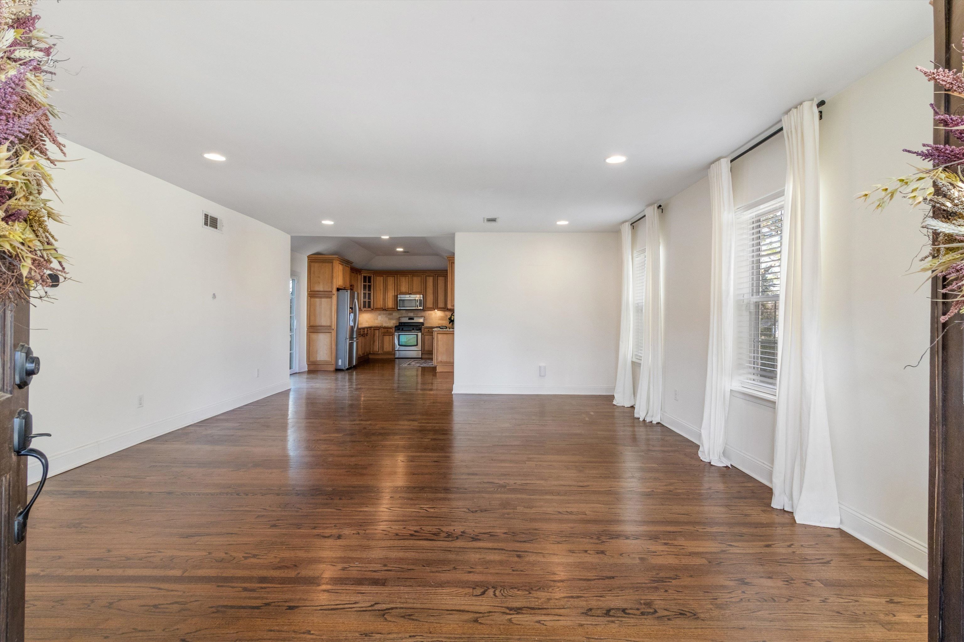 3688 PHILWOOD AVE