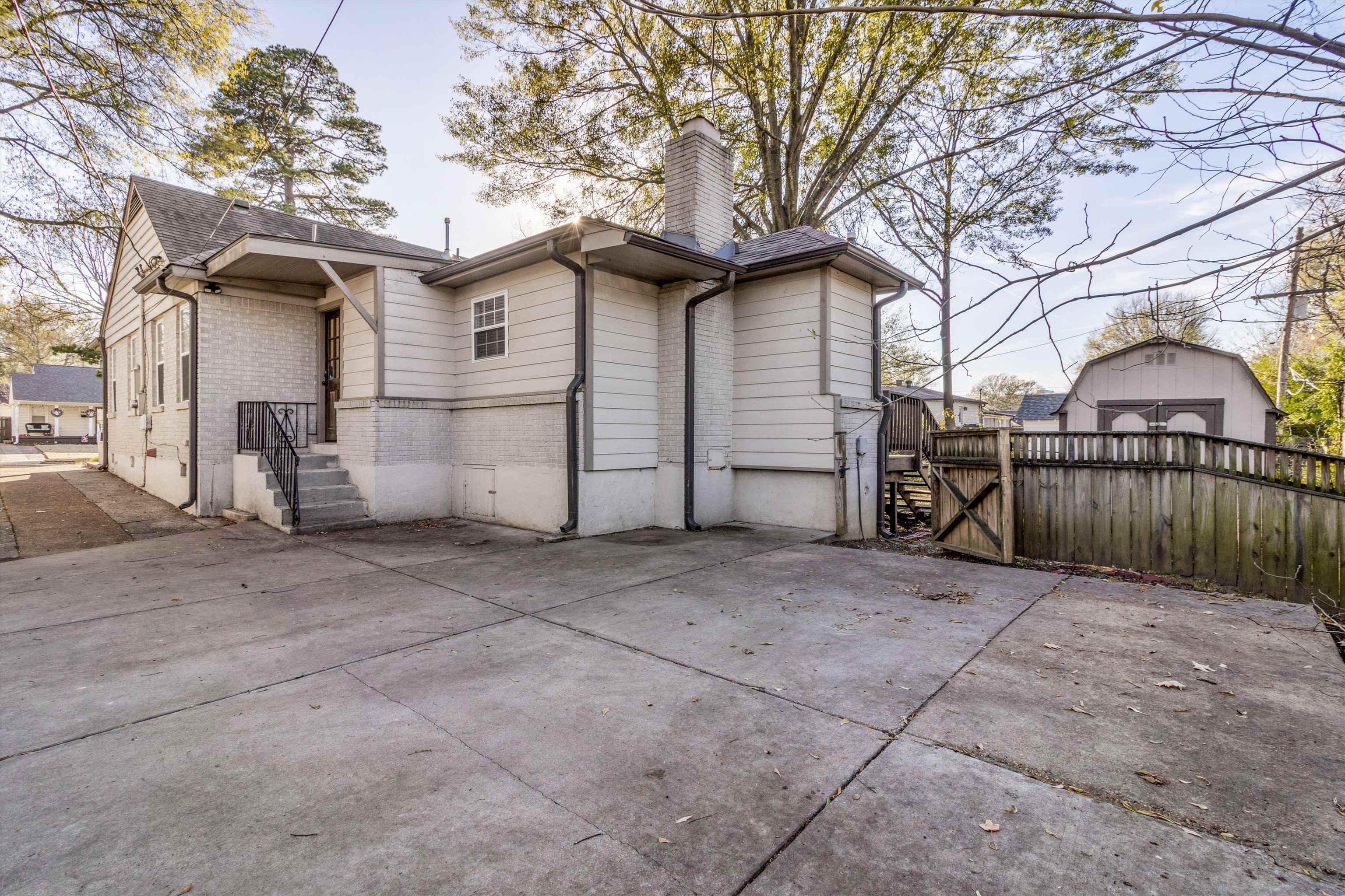 3688 PHILWOOD AVE