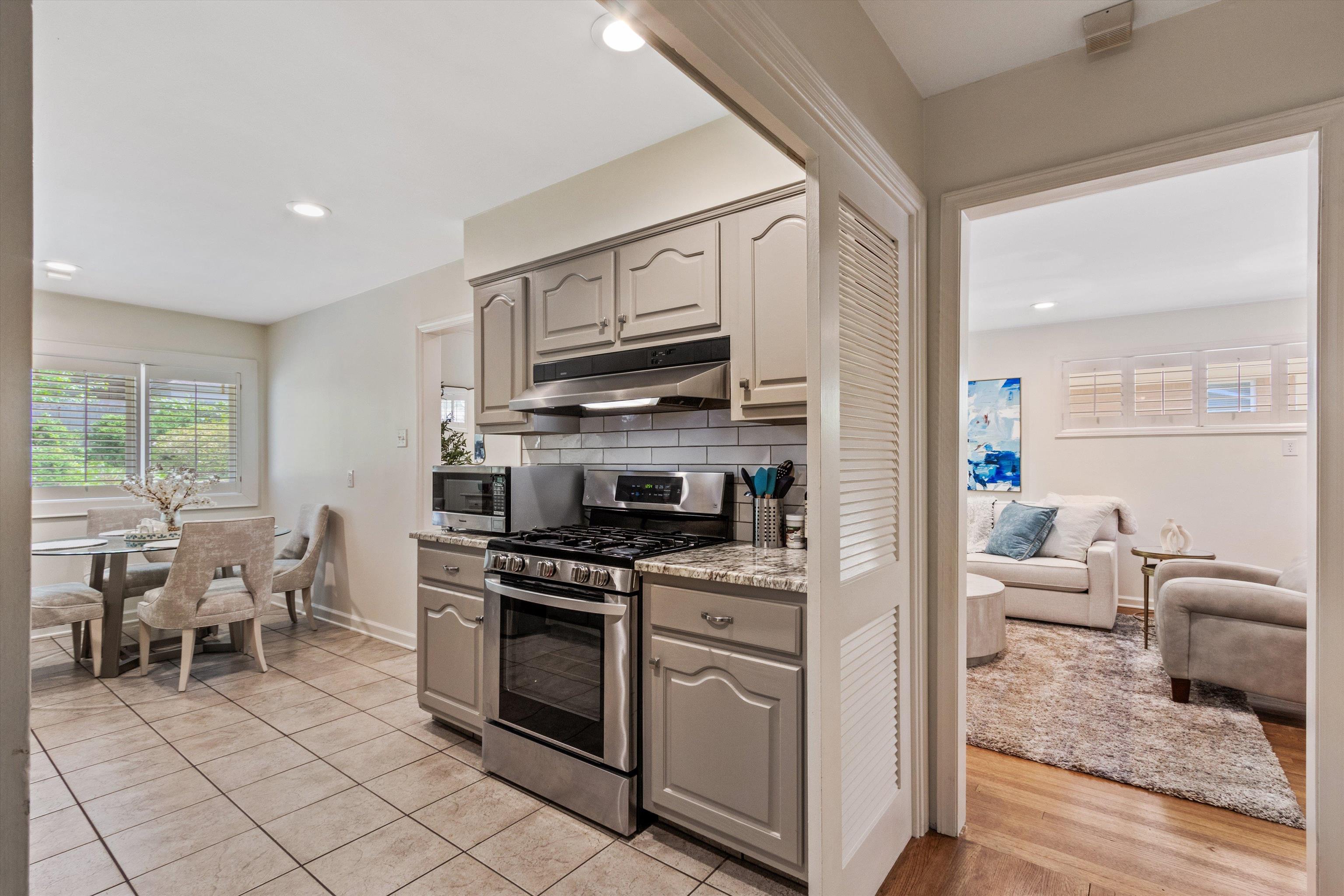 272 LEONORA DR