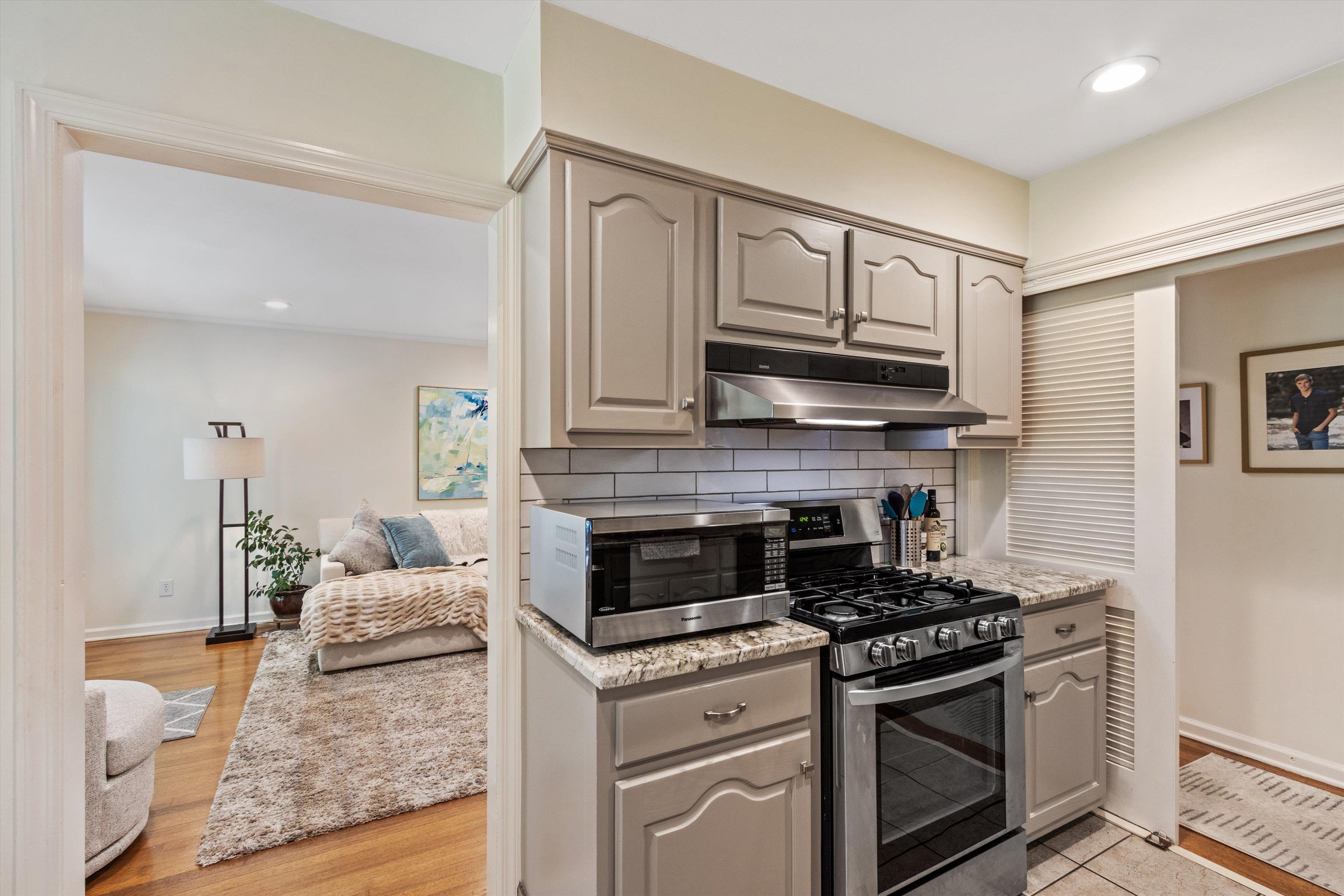 272 LEONORA DR