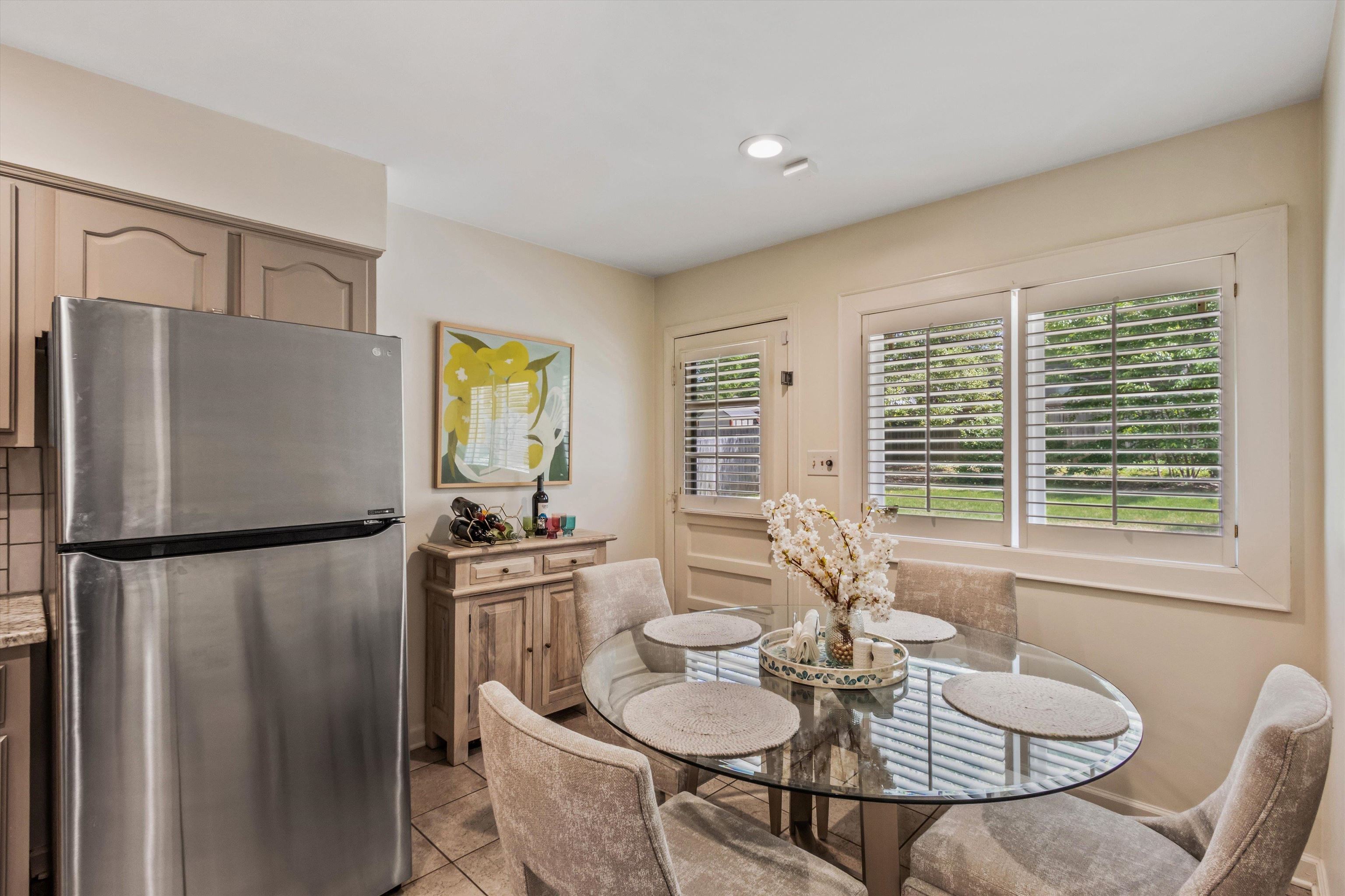 272 LEONORA DR