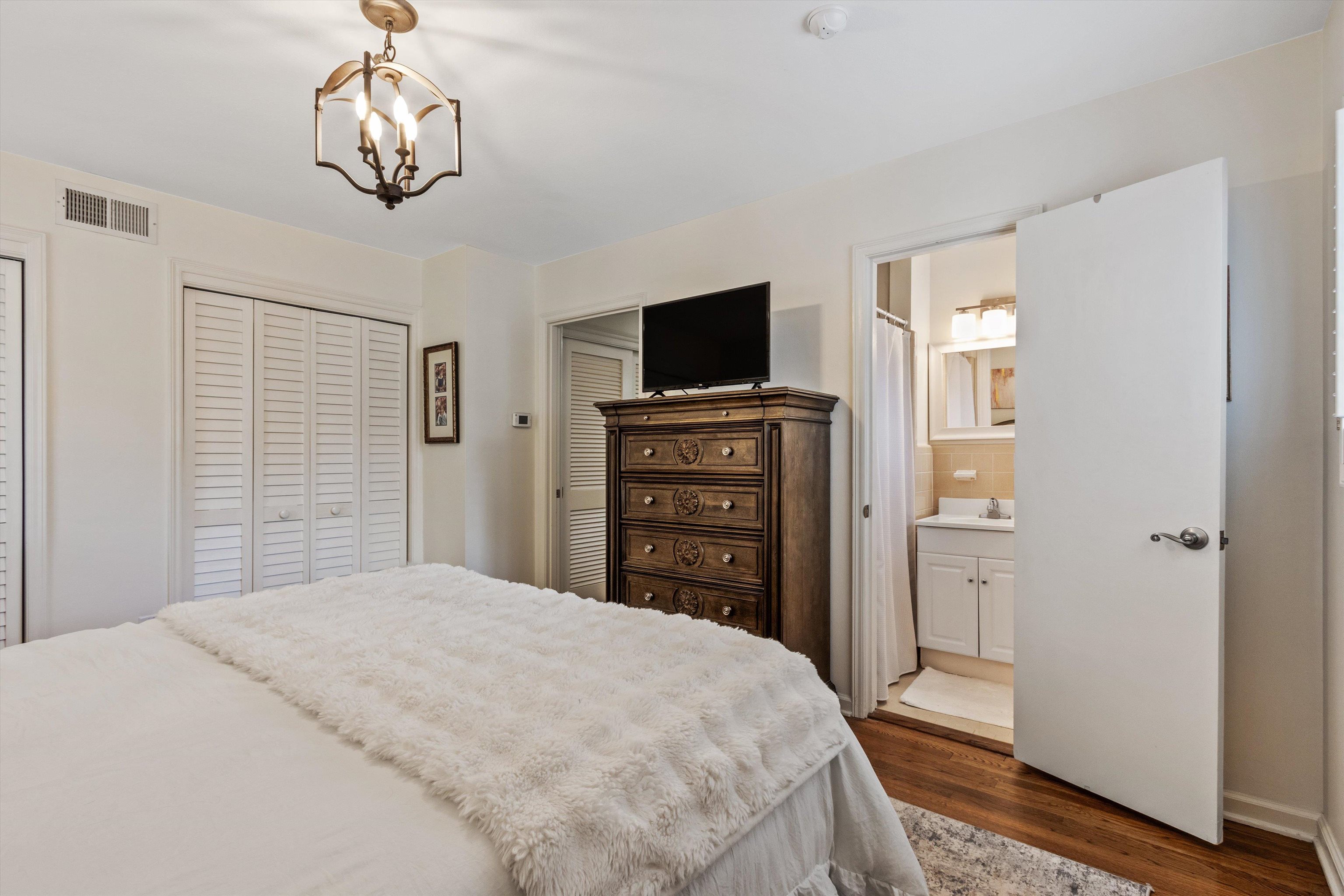 272 LEONORA DR