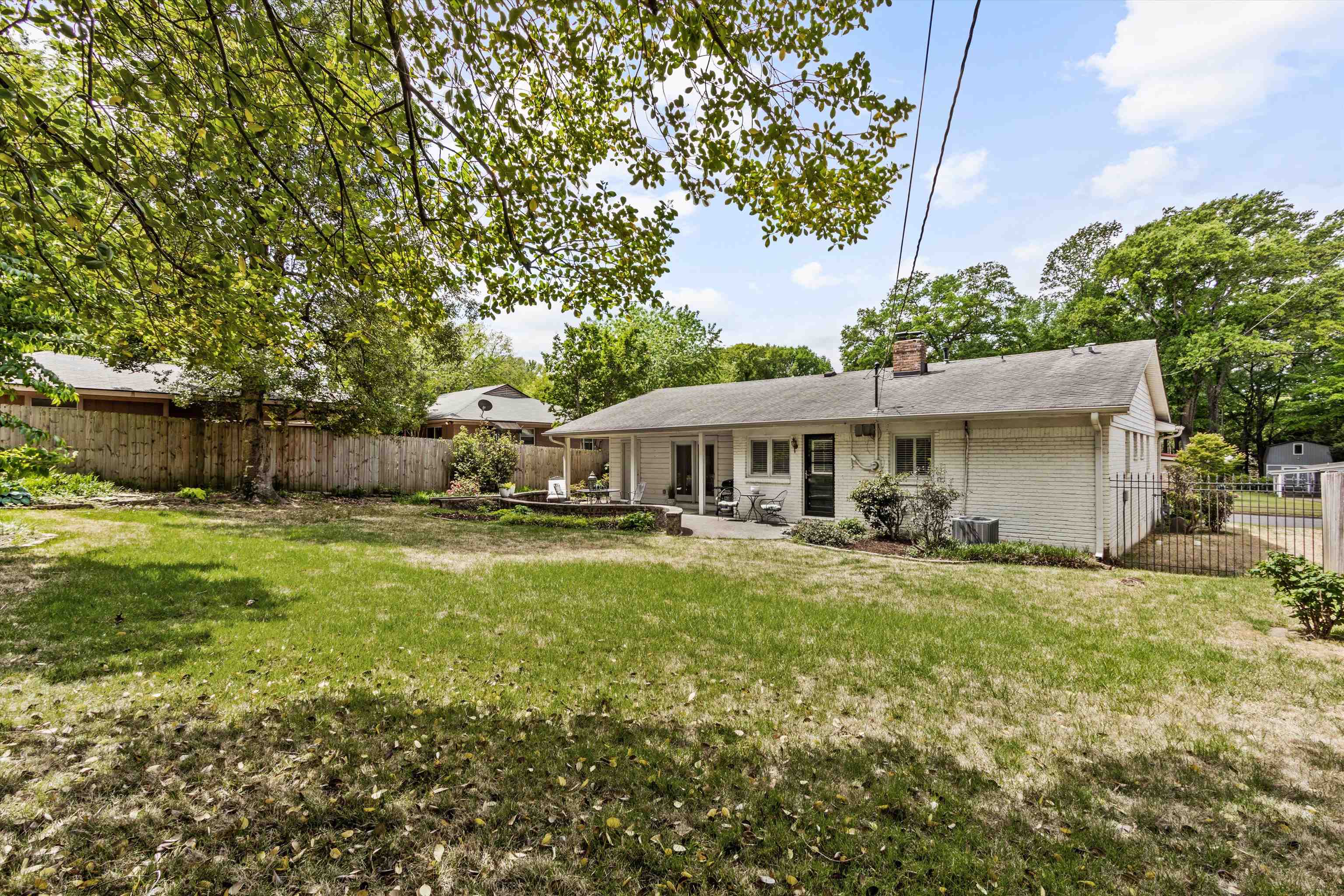 272 LEONORA DR