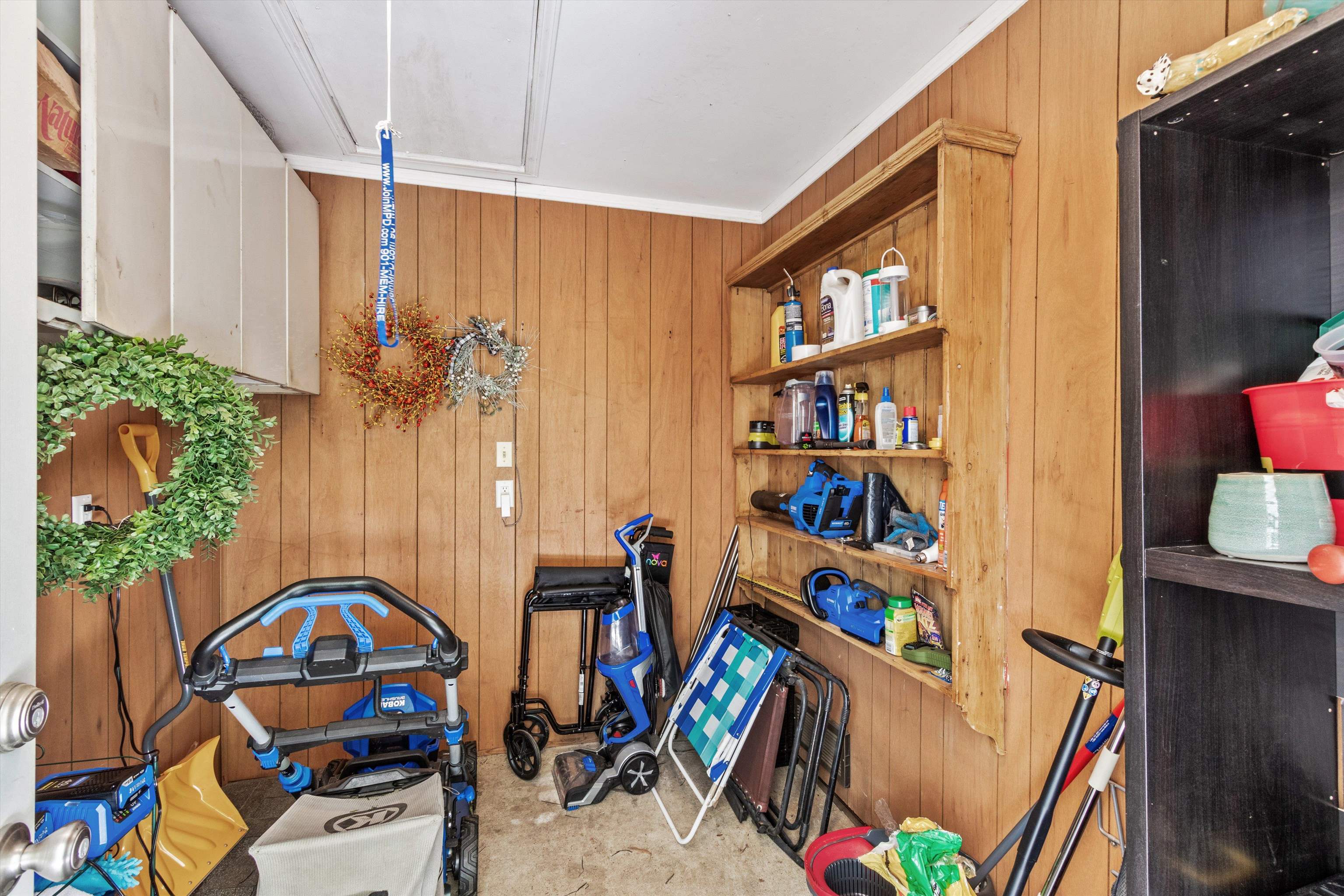 272 LEONORA DR