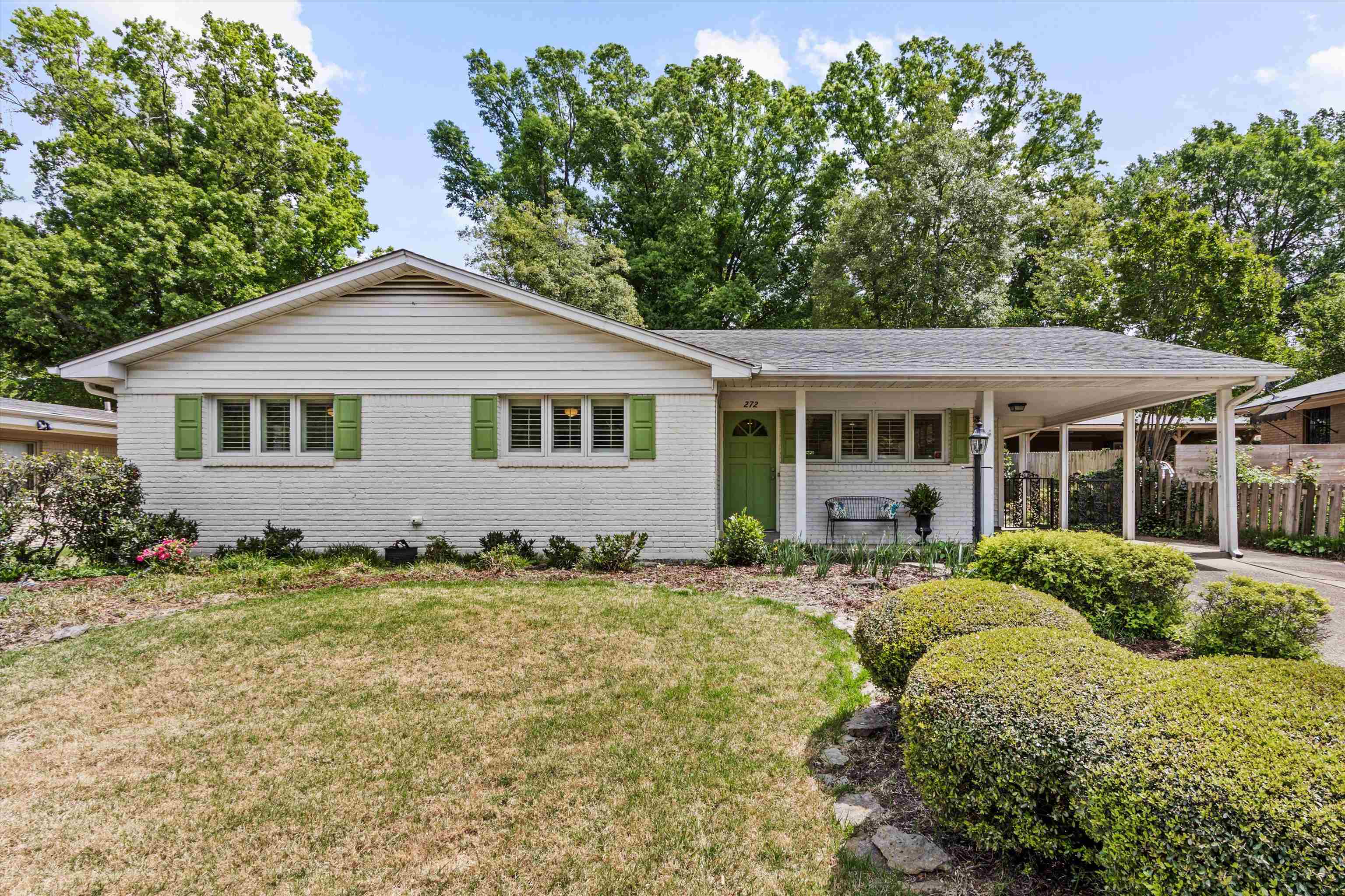 272 LEONORA DR