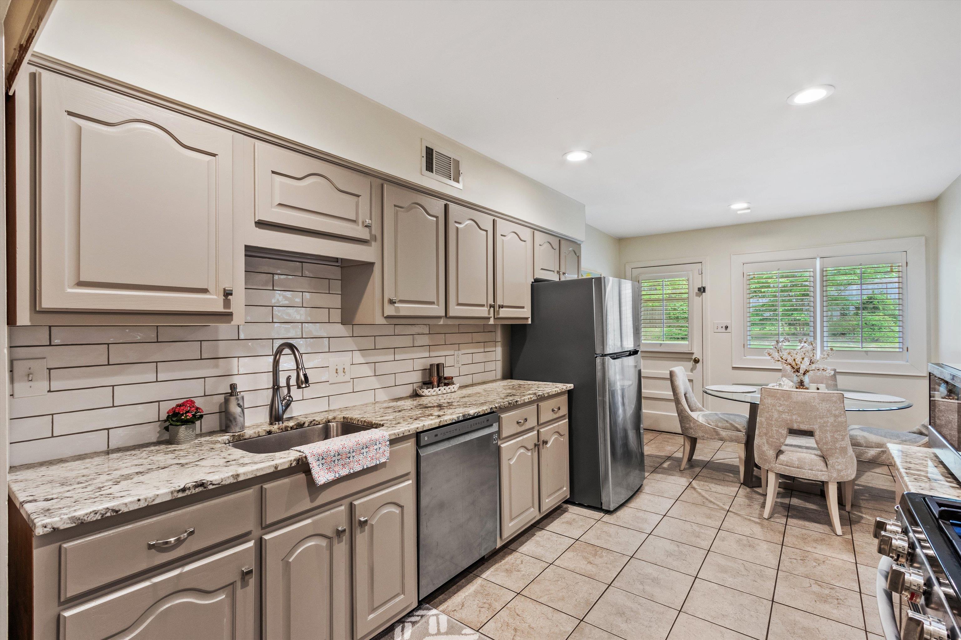 272 LEONORA DR