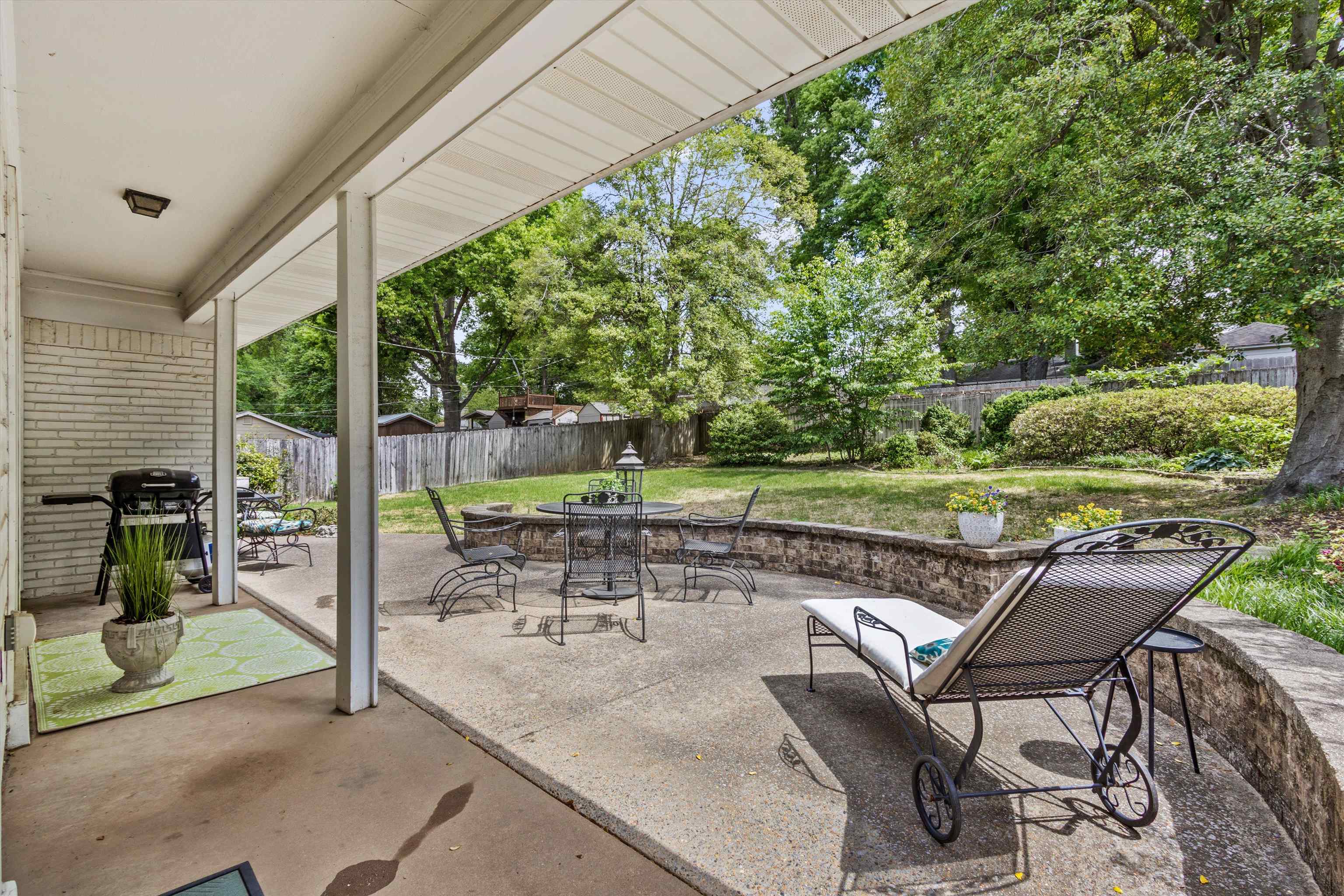 272 LEONORA DR