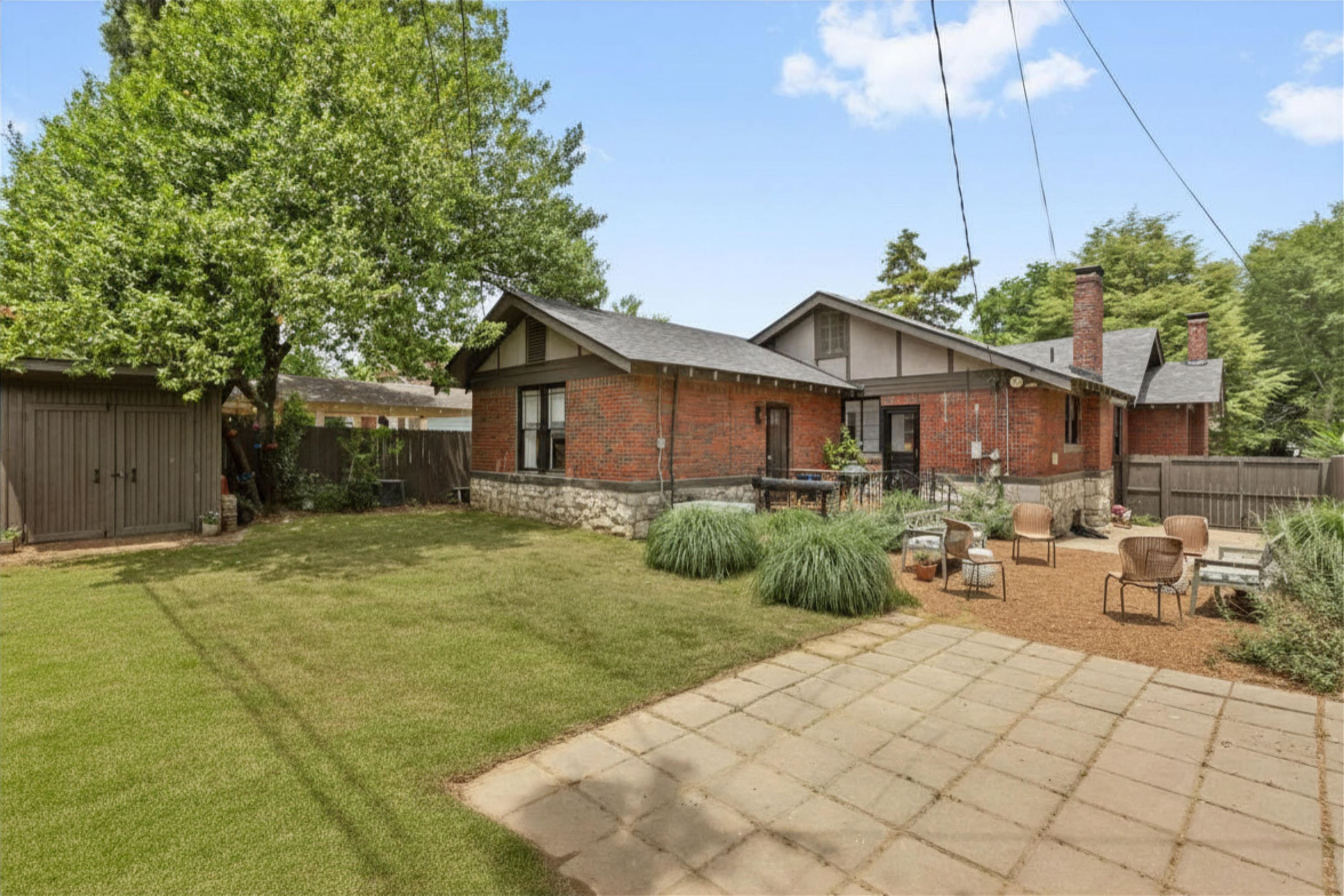 1615 LINDEN AVE
