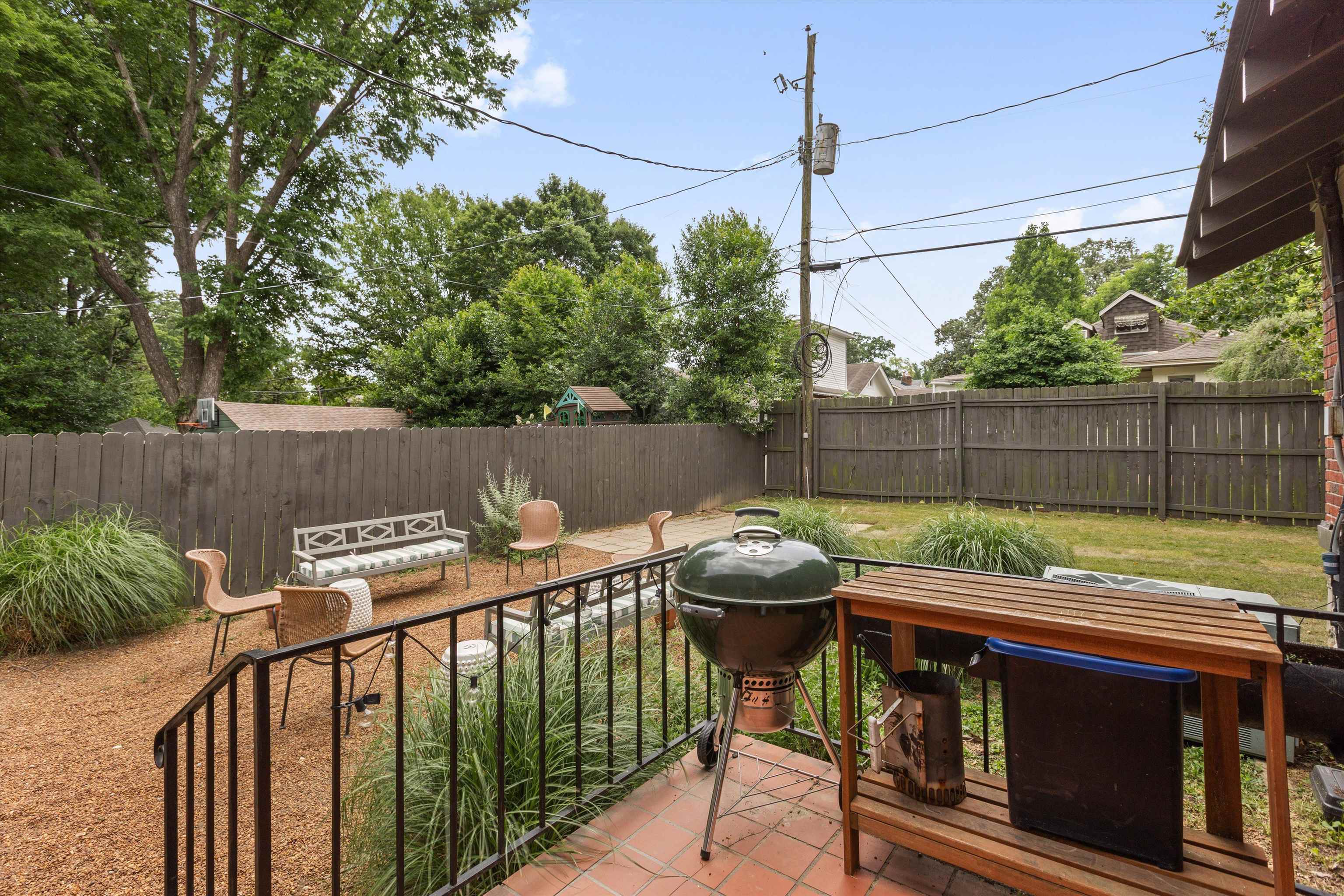 1615 LINDEN AVE