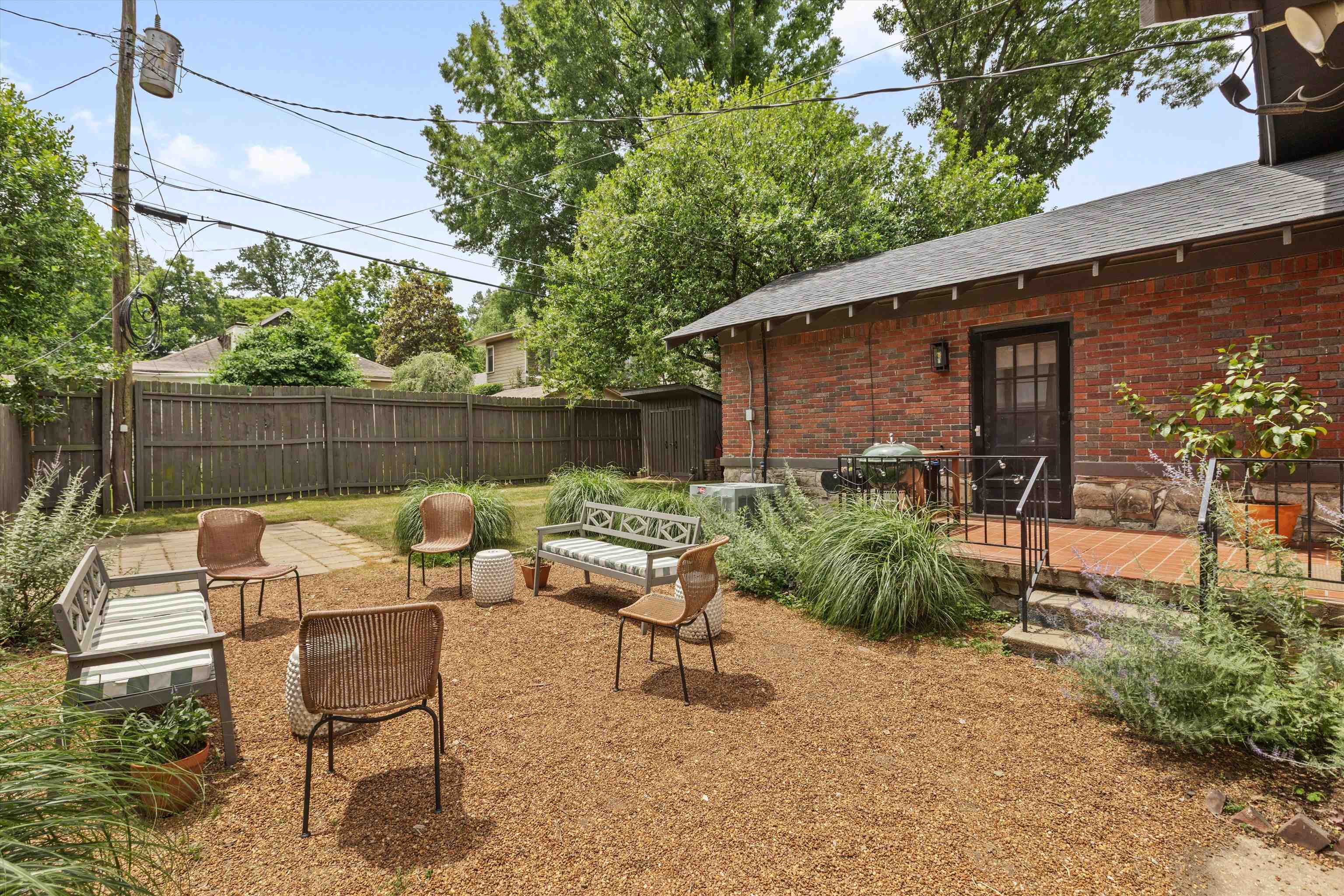 1615 LINDEN AVE