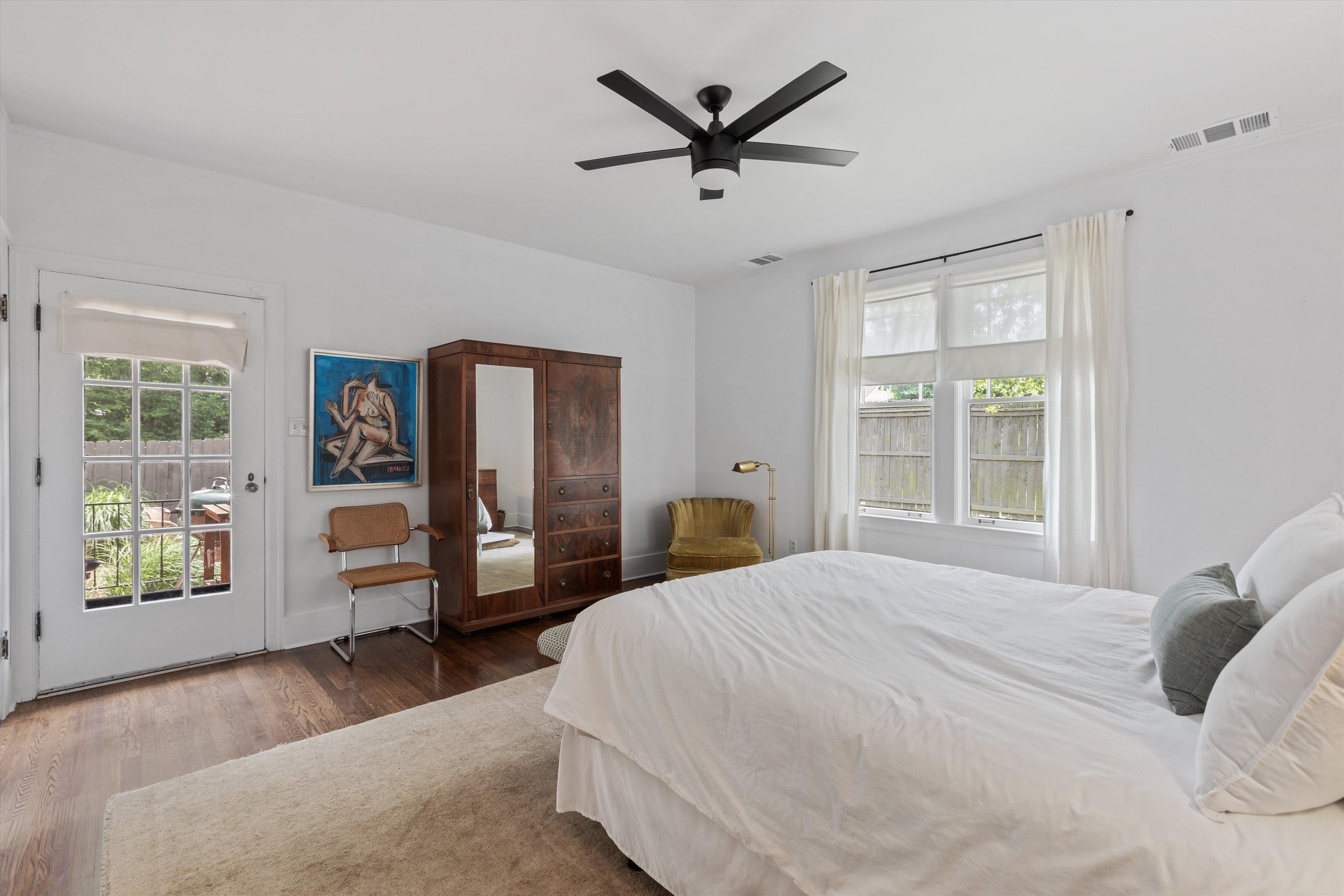 1615 LINDEN AVE