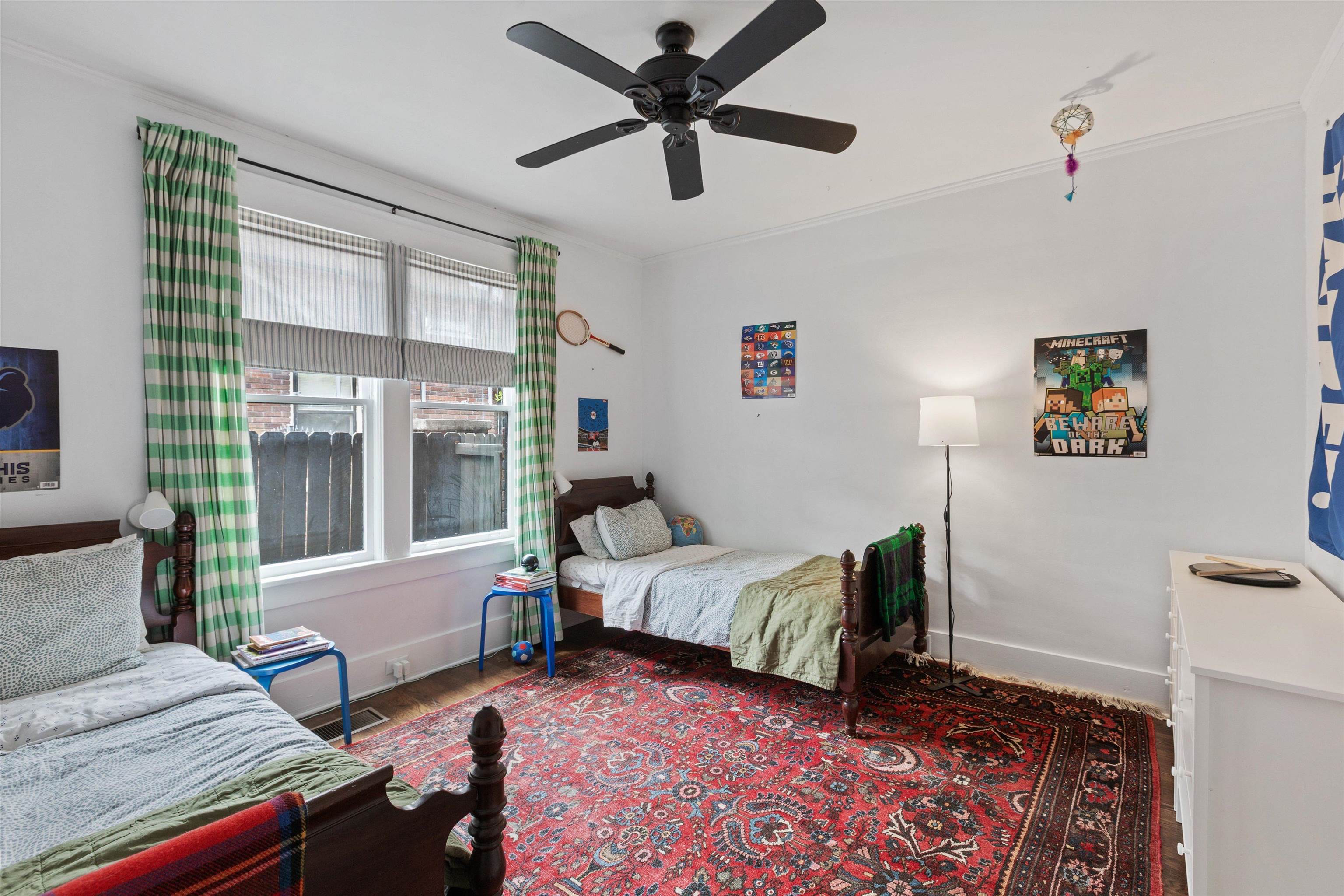 1615 LINDEN AVE