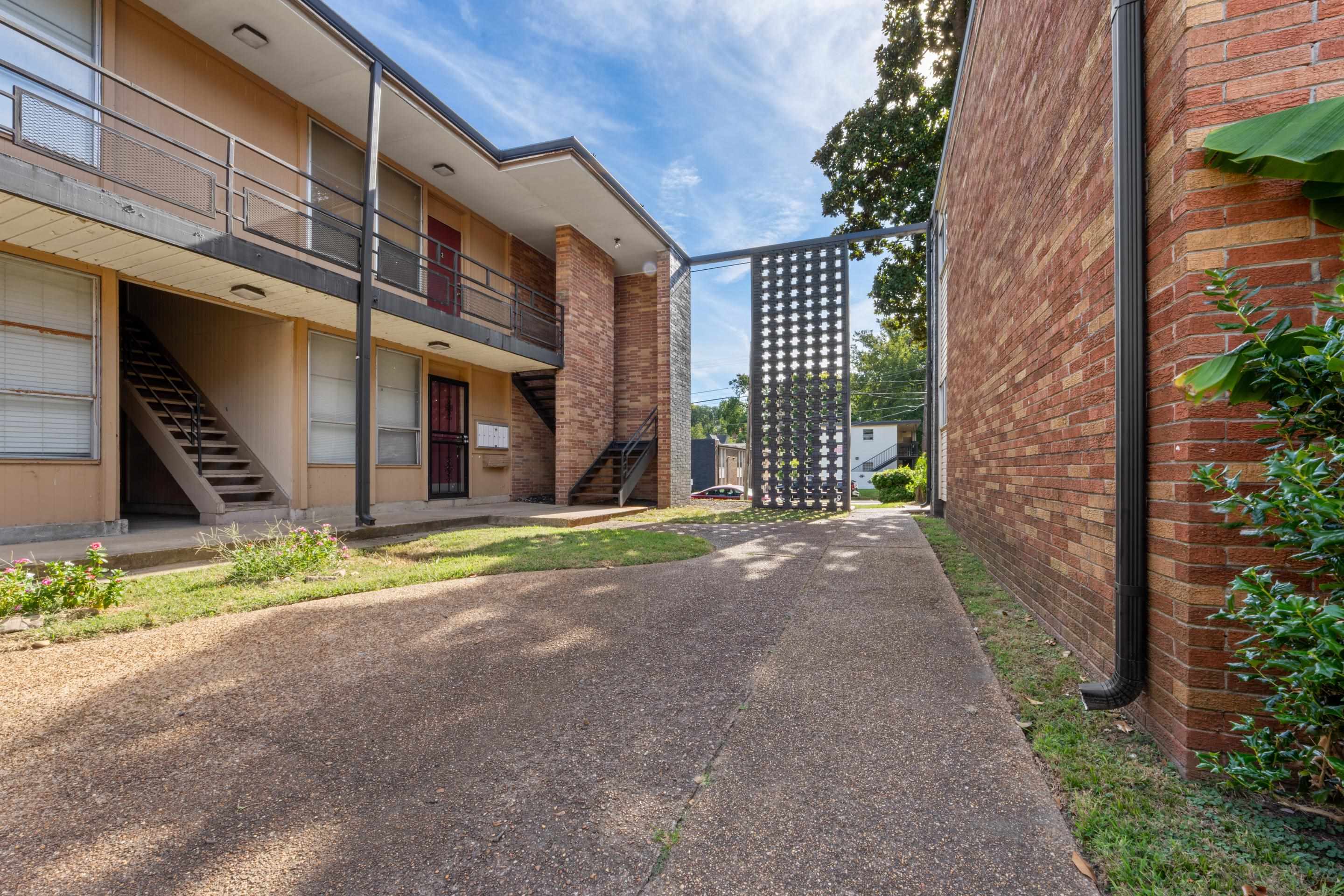 105 N BELVEDERE BLVD Unit: 6