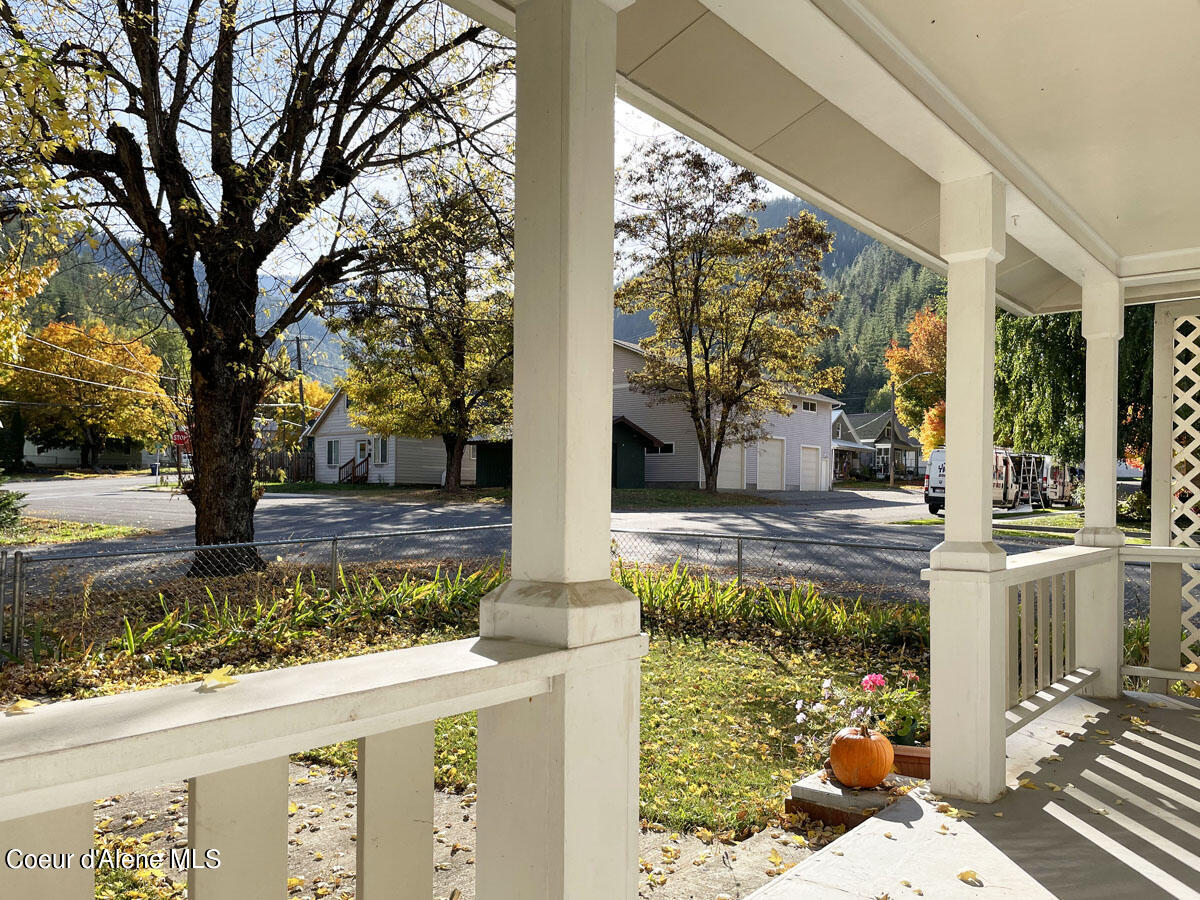 122 Gold Avenue