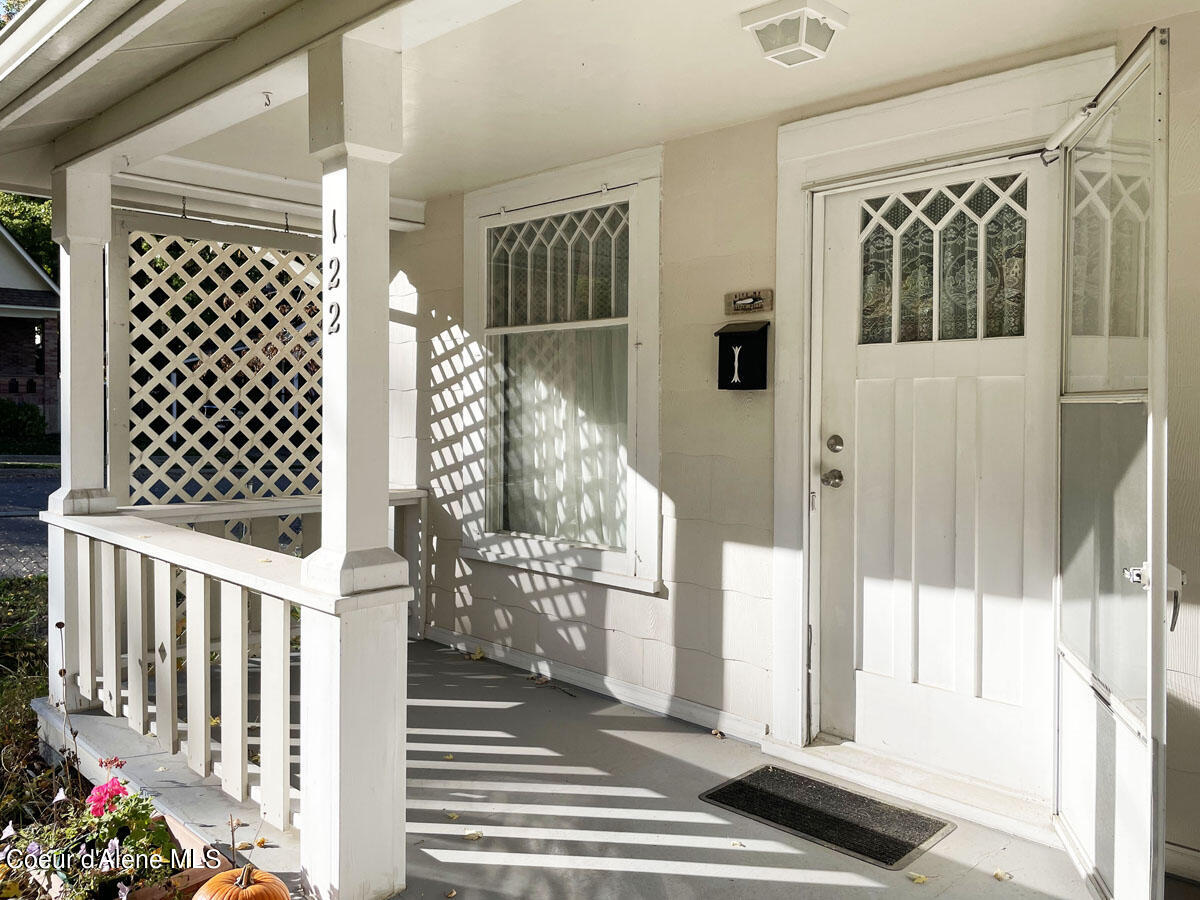 122 Gold Avenue