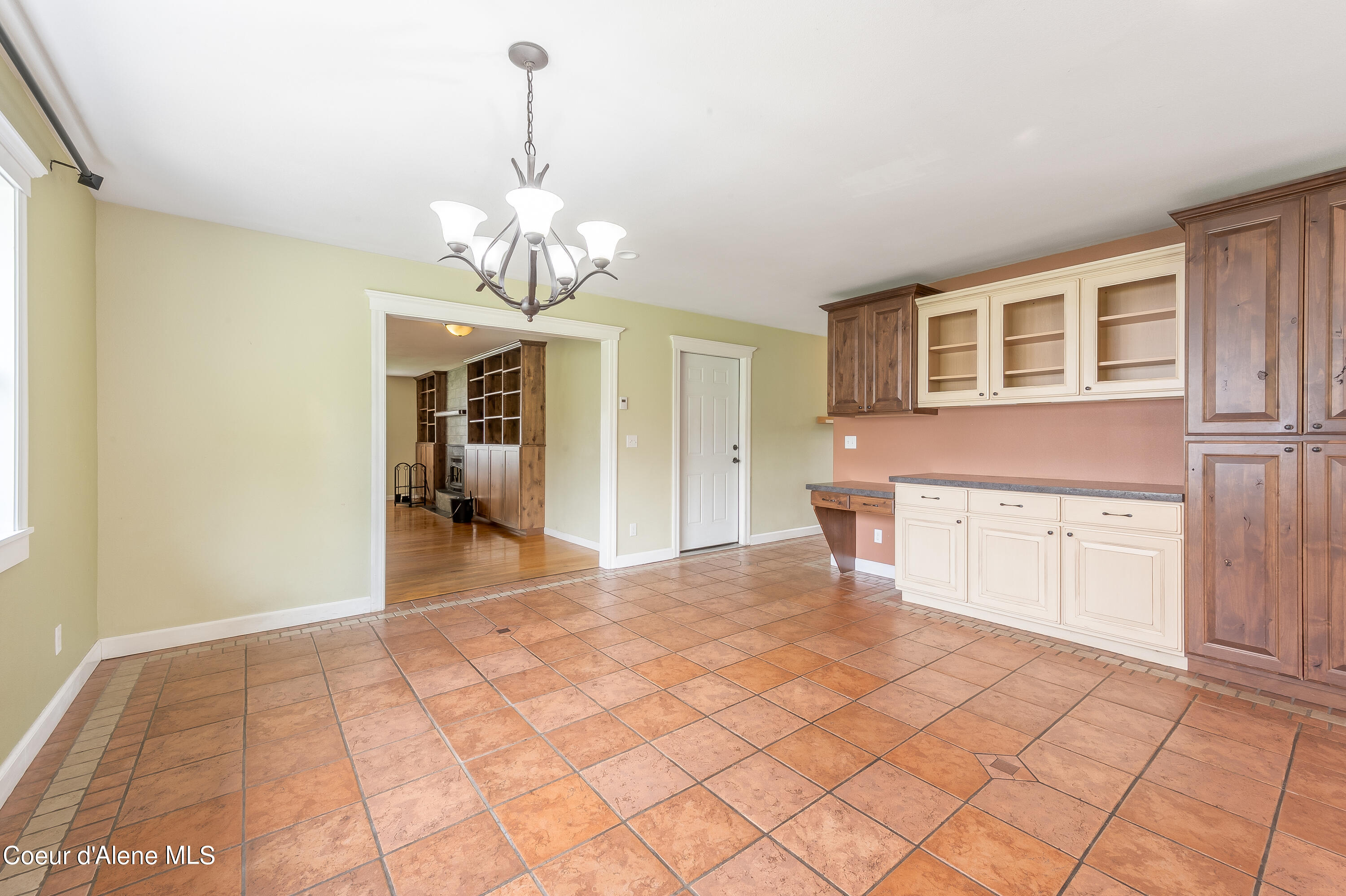 3609 W SHERLOCK AVE