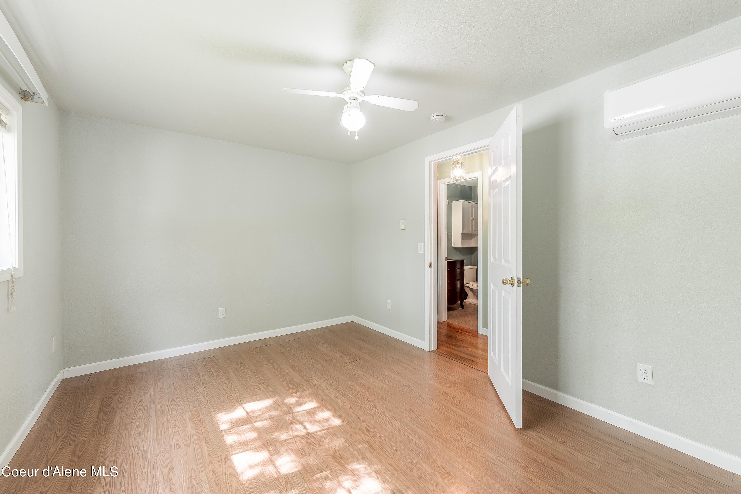 3609 W SHERLOCK AVE