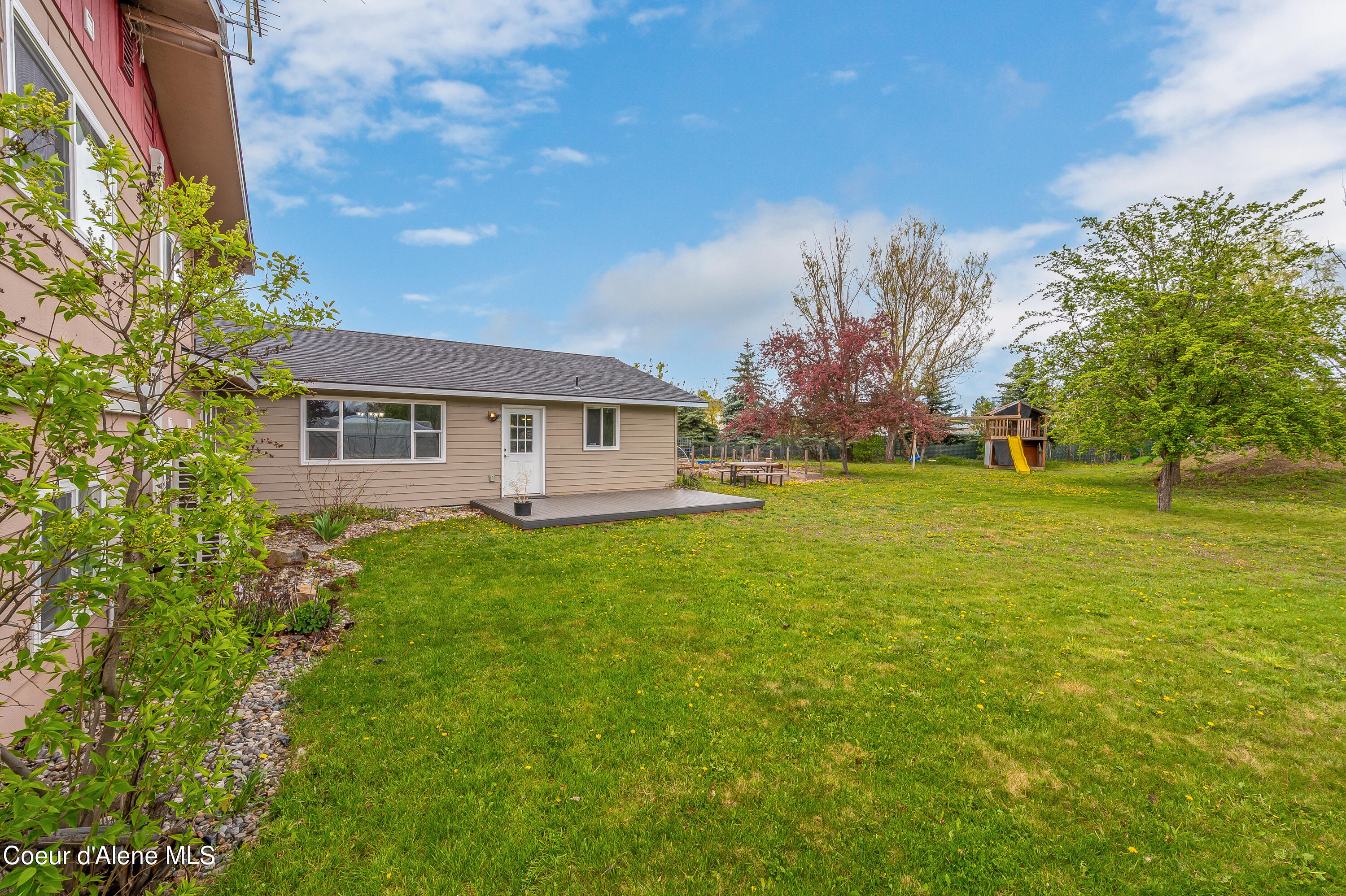 3609 W SHERLOCK AVE