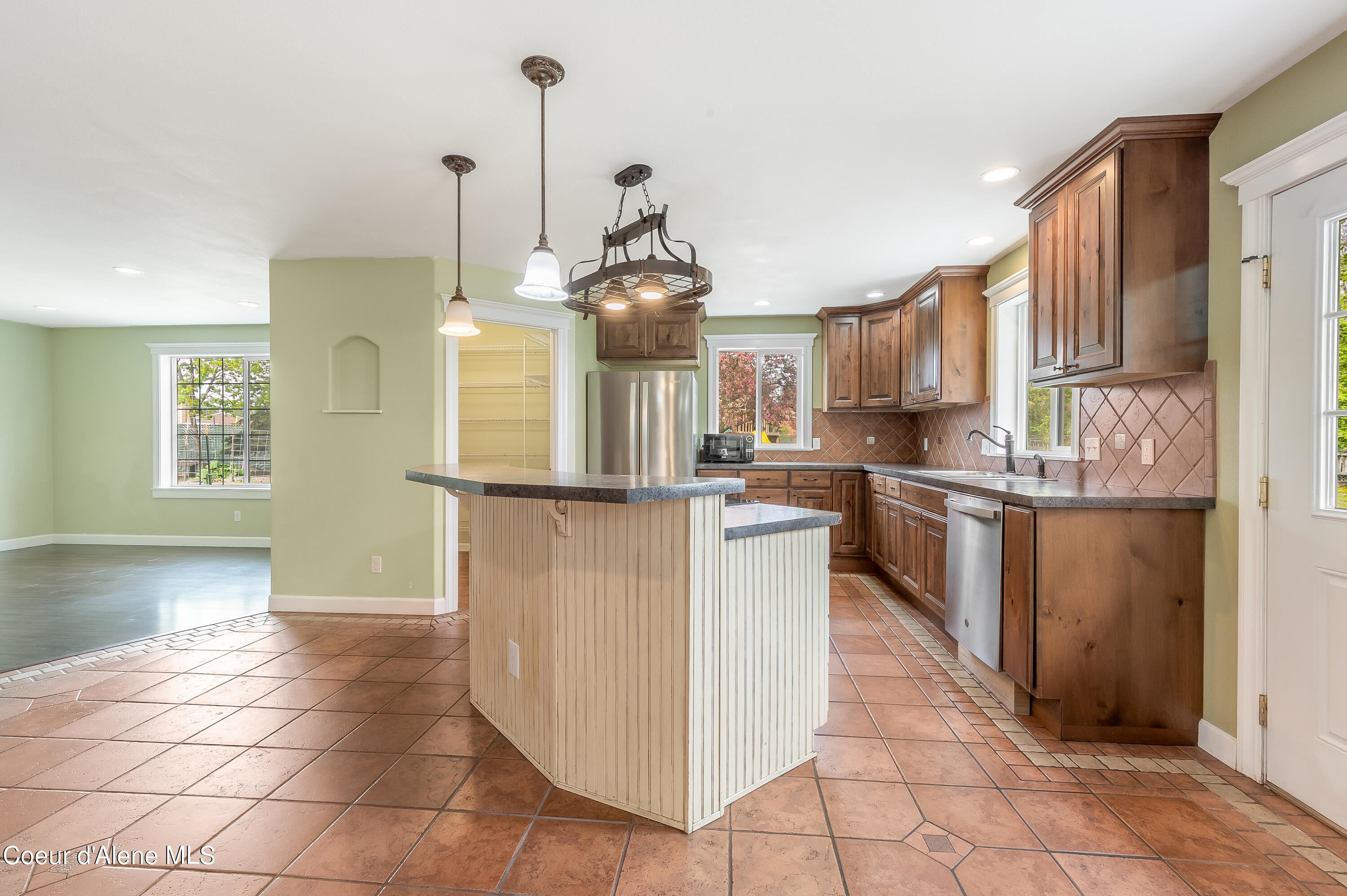 3609 W SHERLOCK AVE