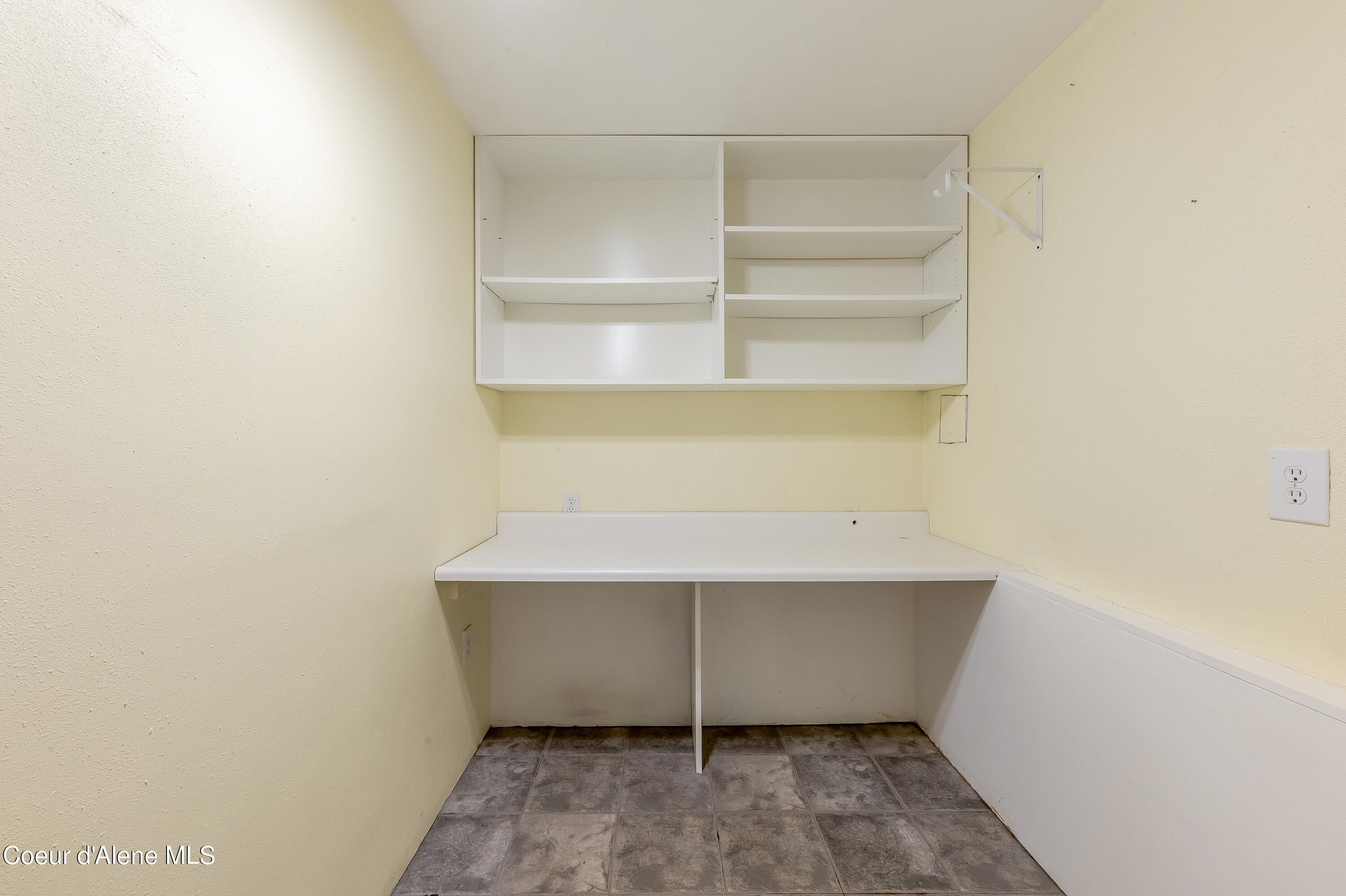 3609 W SHERLOCK AVE