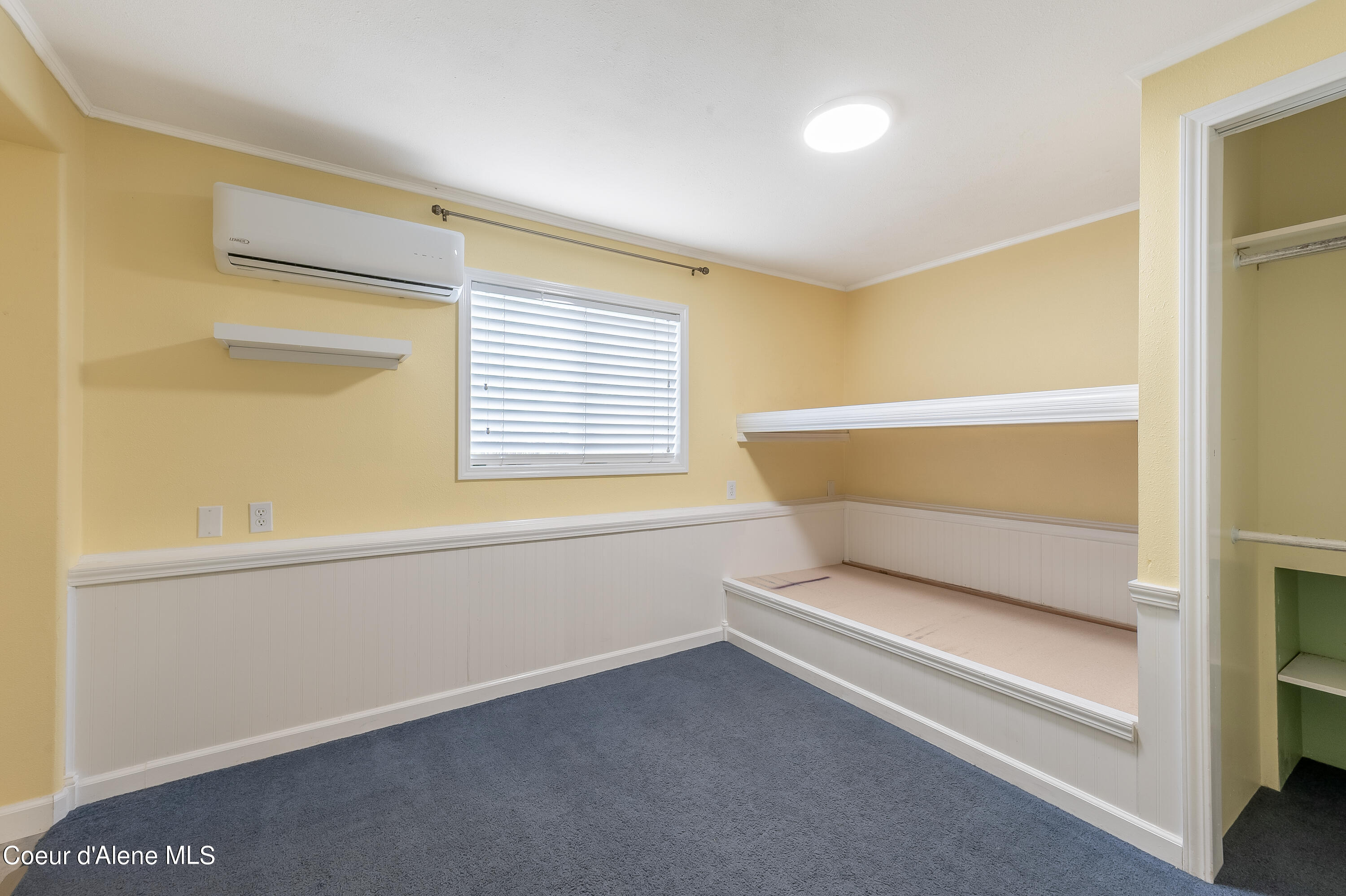 3609 W SHERLOCK AVE
