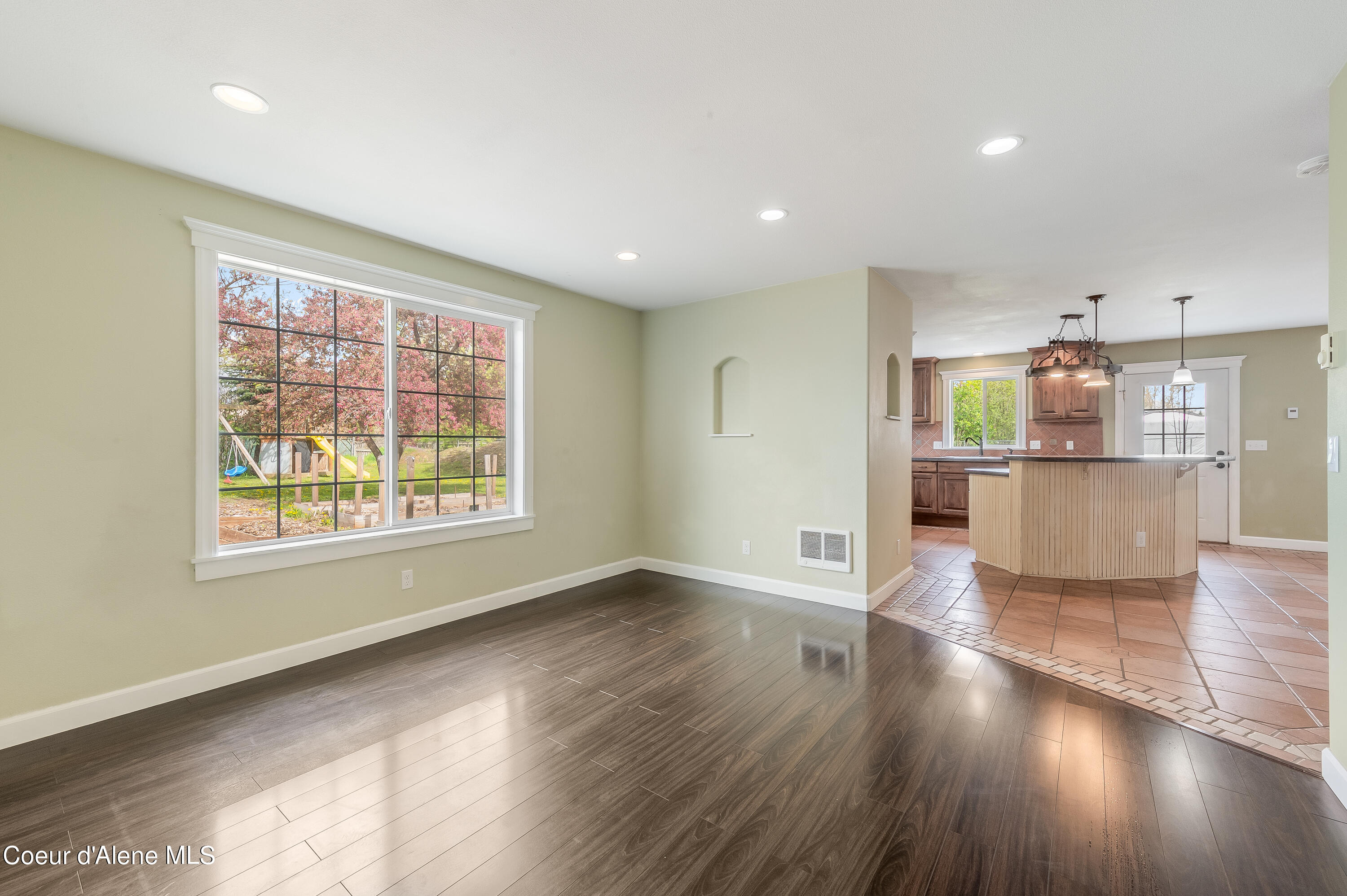 3609 W SHERLOCK AVE