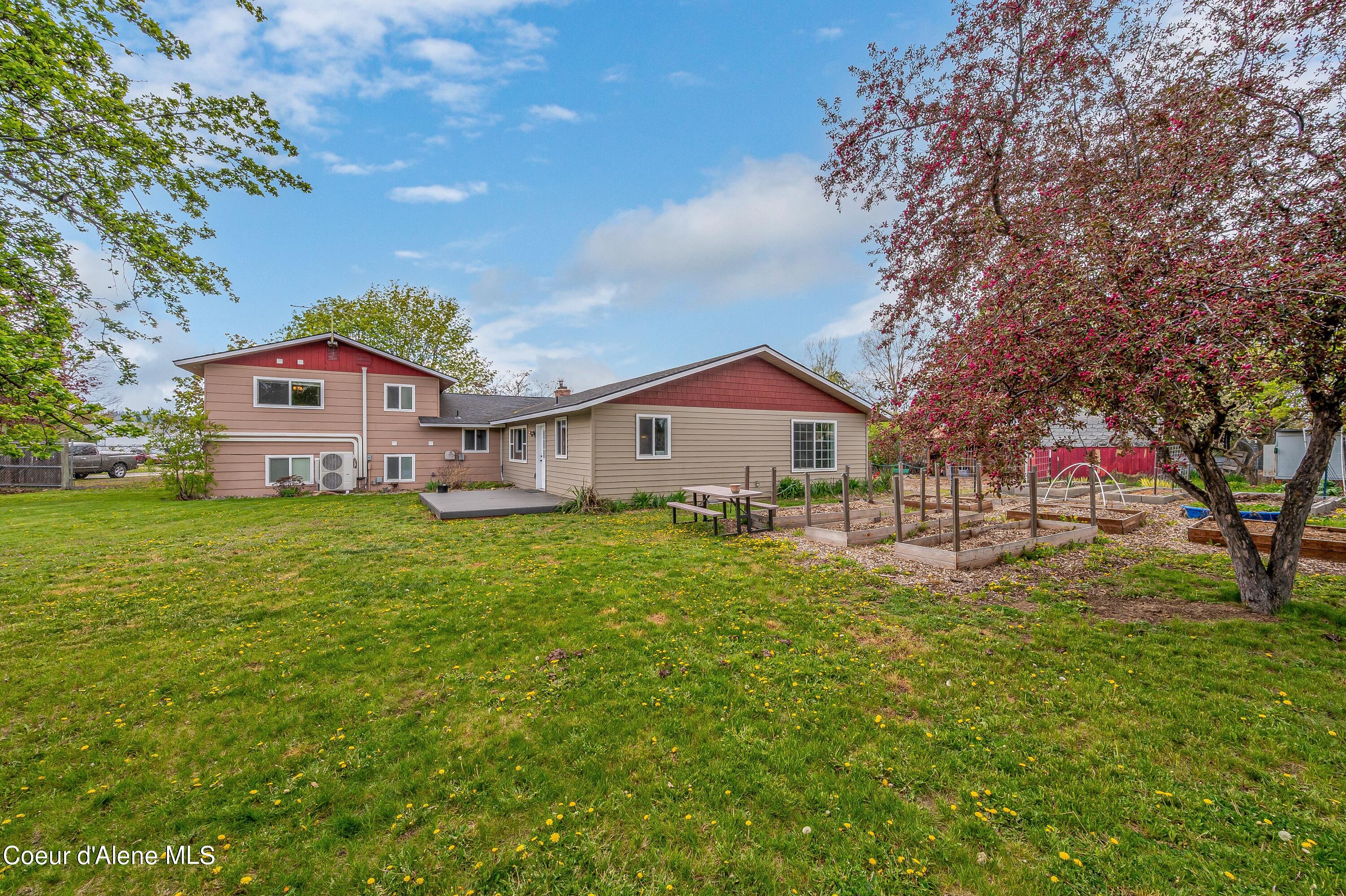3609 W SHERLOCK AVE