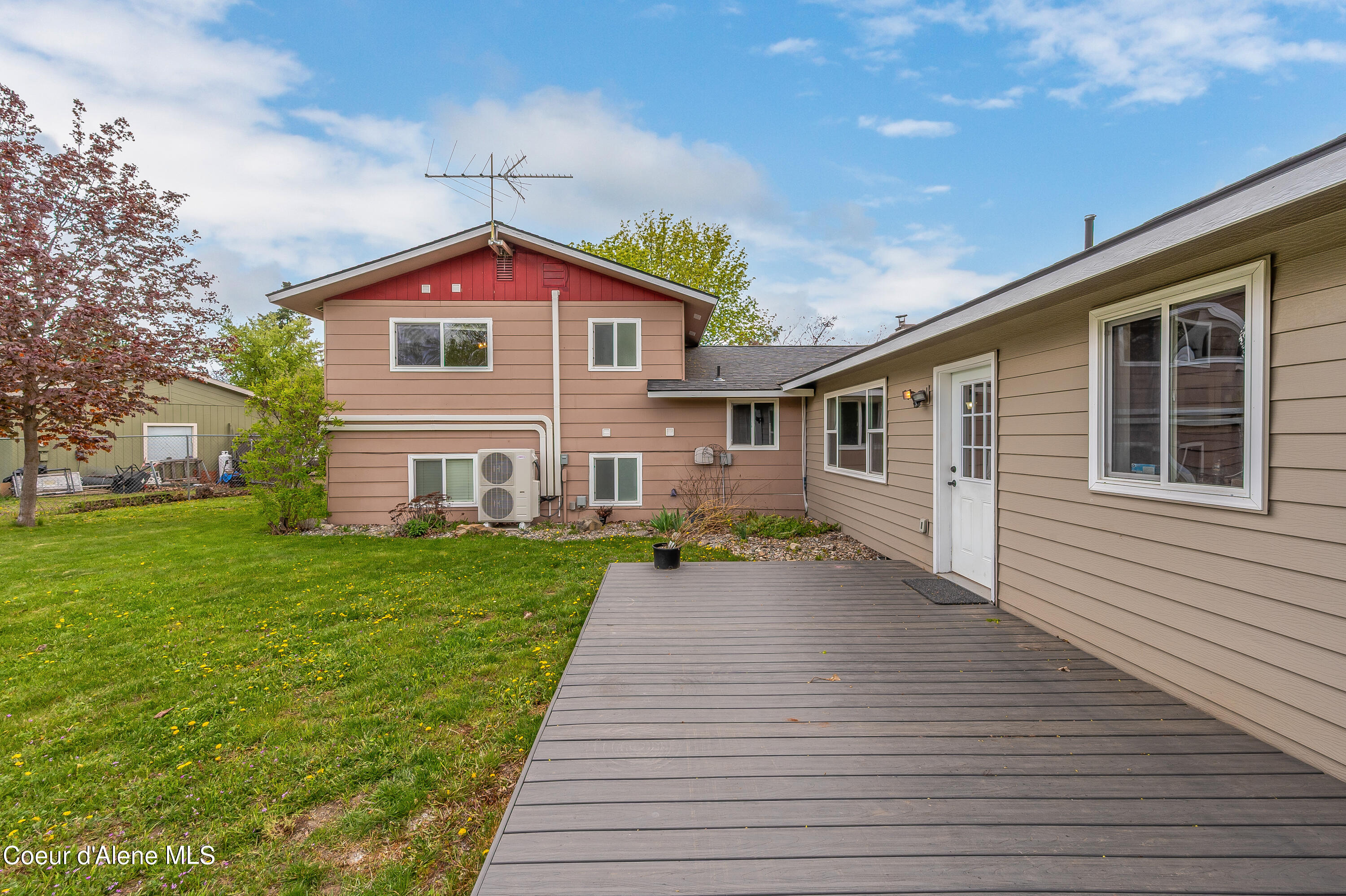 3609 W SHERLOCK AVE