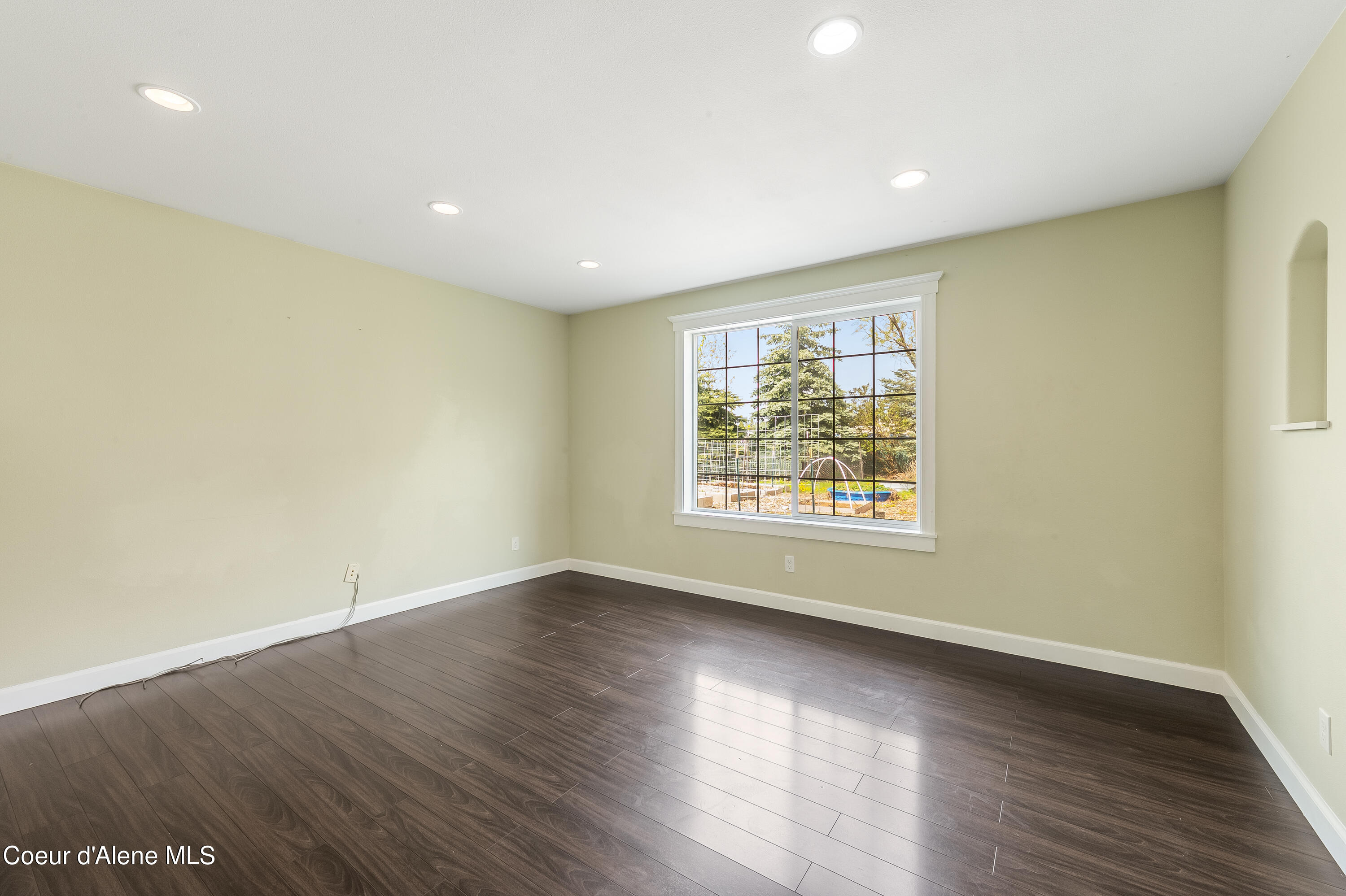 3609 W SHERLOCK AVE