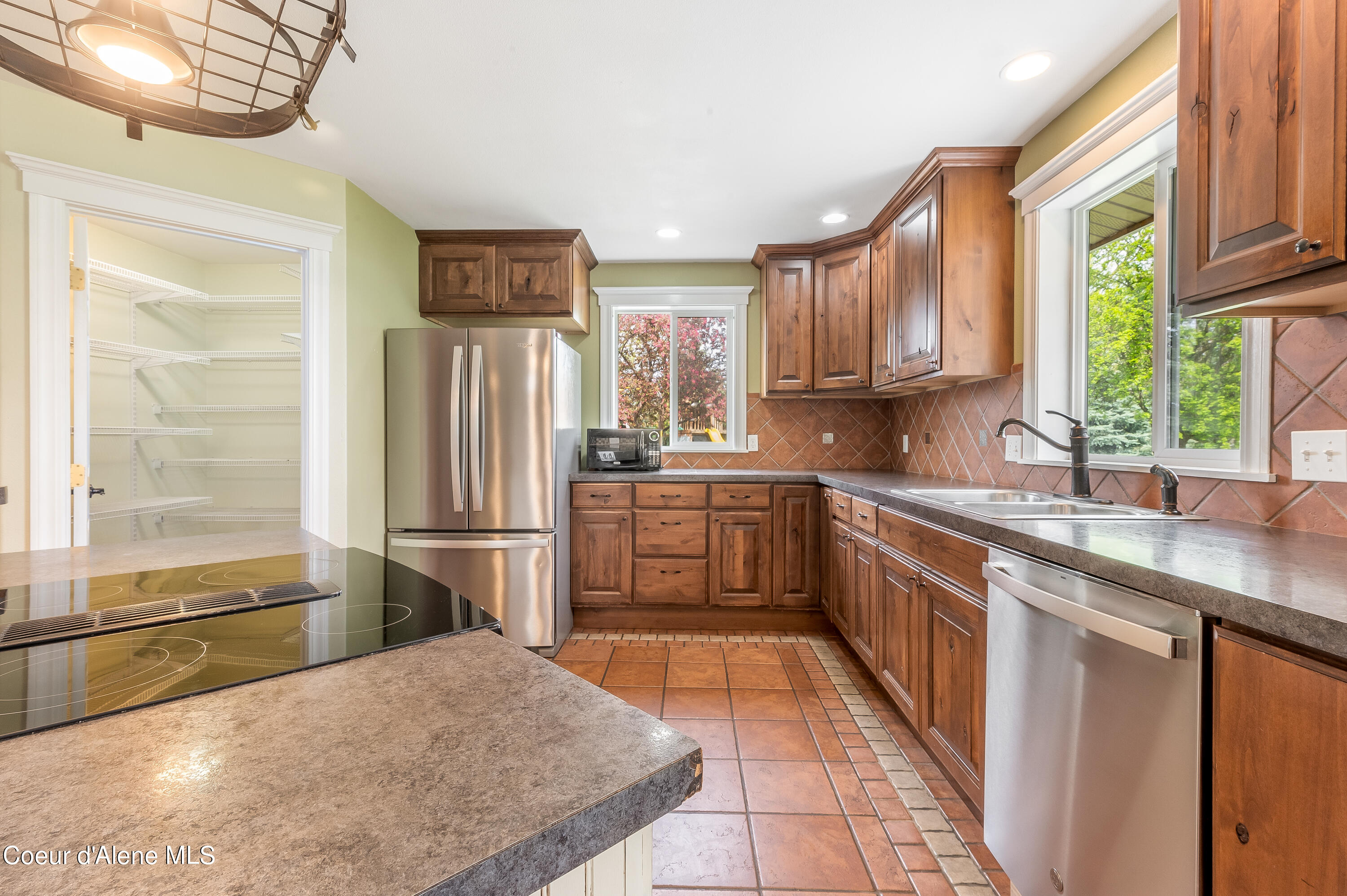 3609 W SHERLOCK AVE