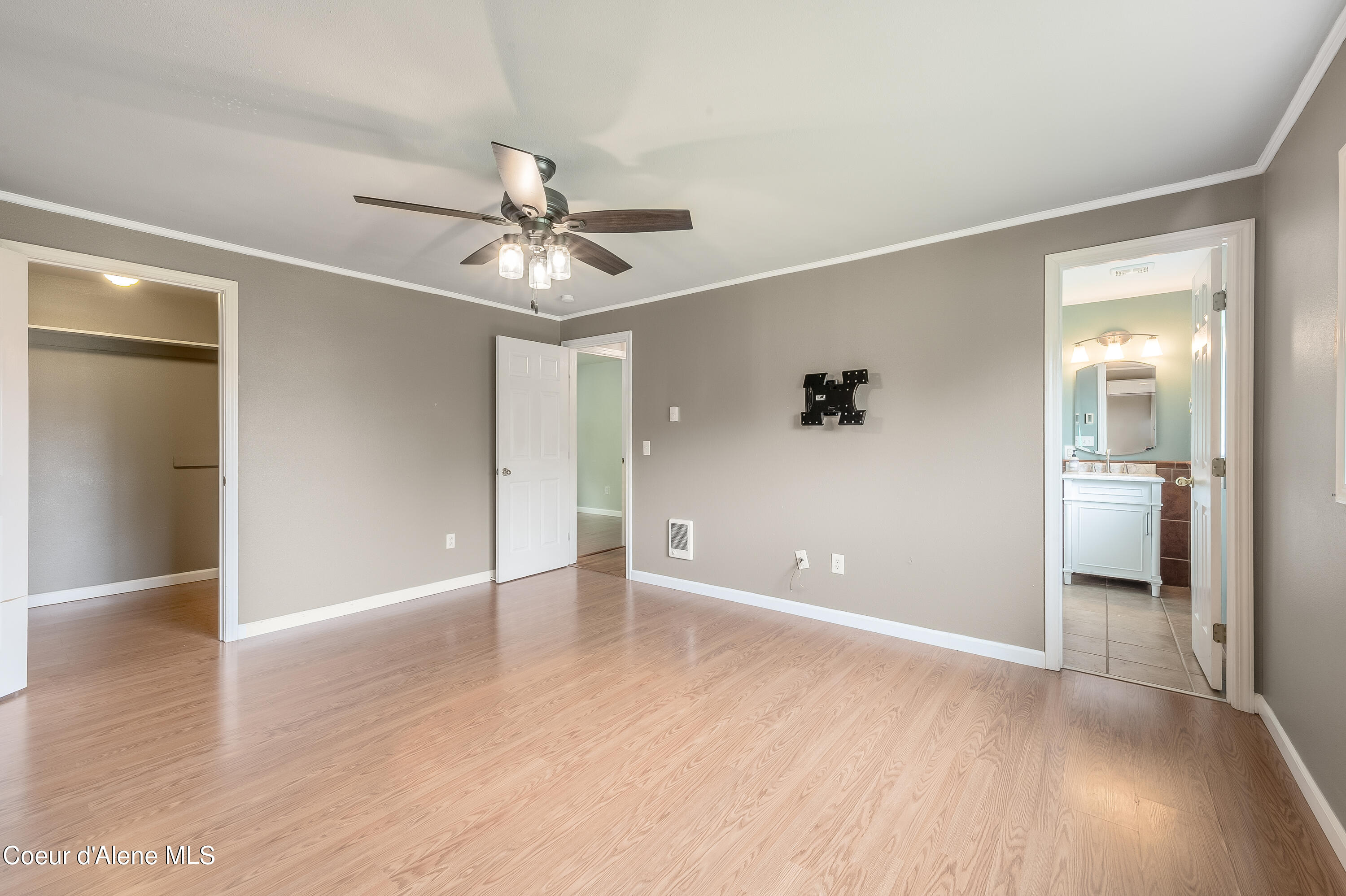 3609 W SHERLOCK AVE
