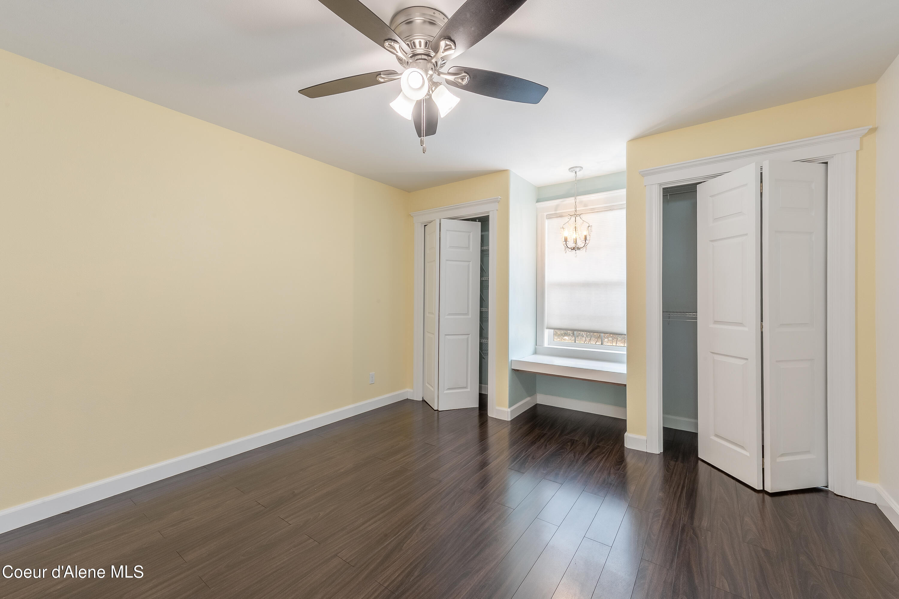 3609 W SHERLOCK AVE