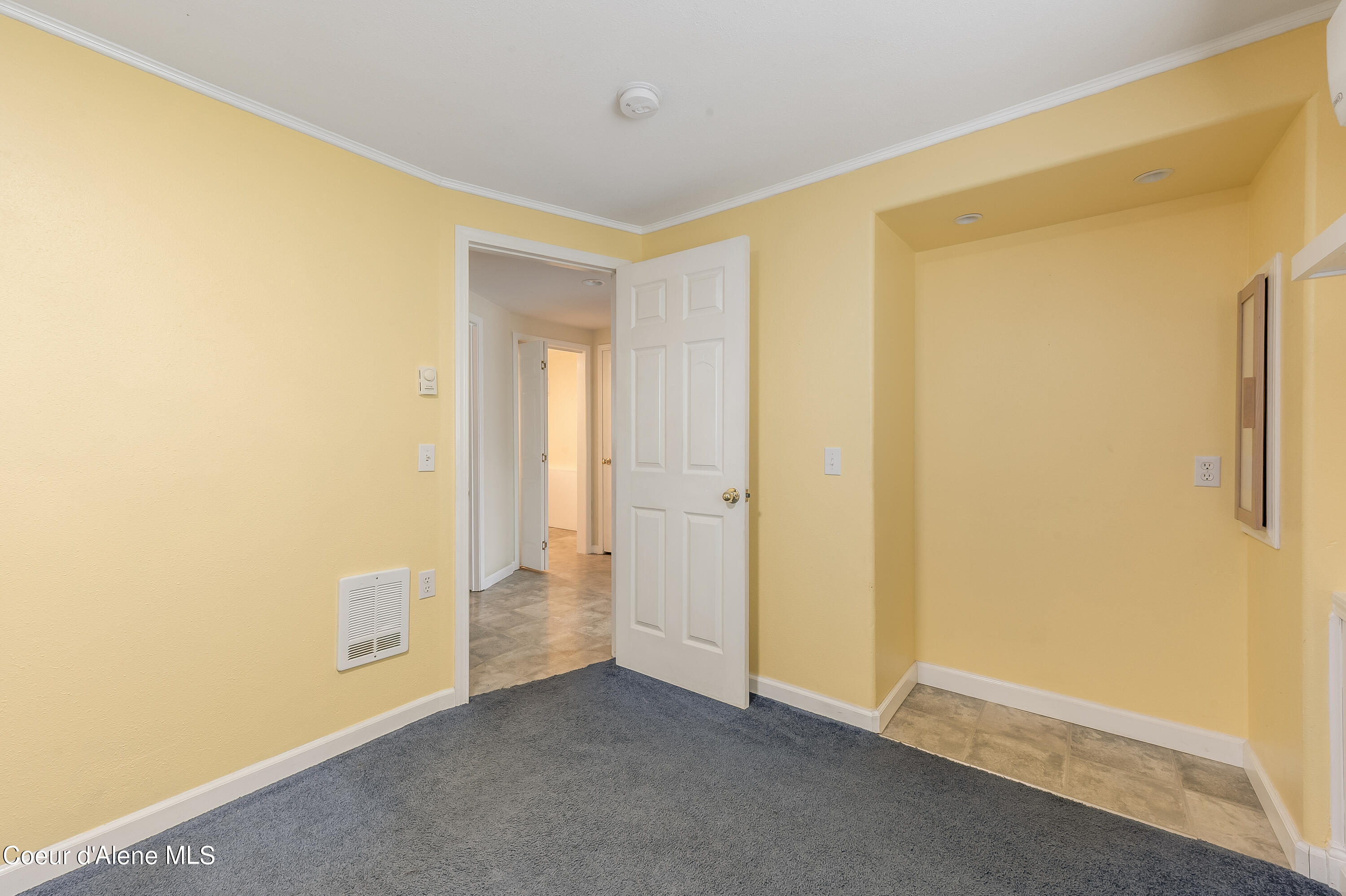 3609 W SHERLOCK AVE