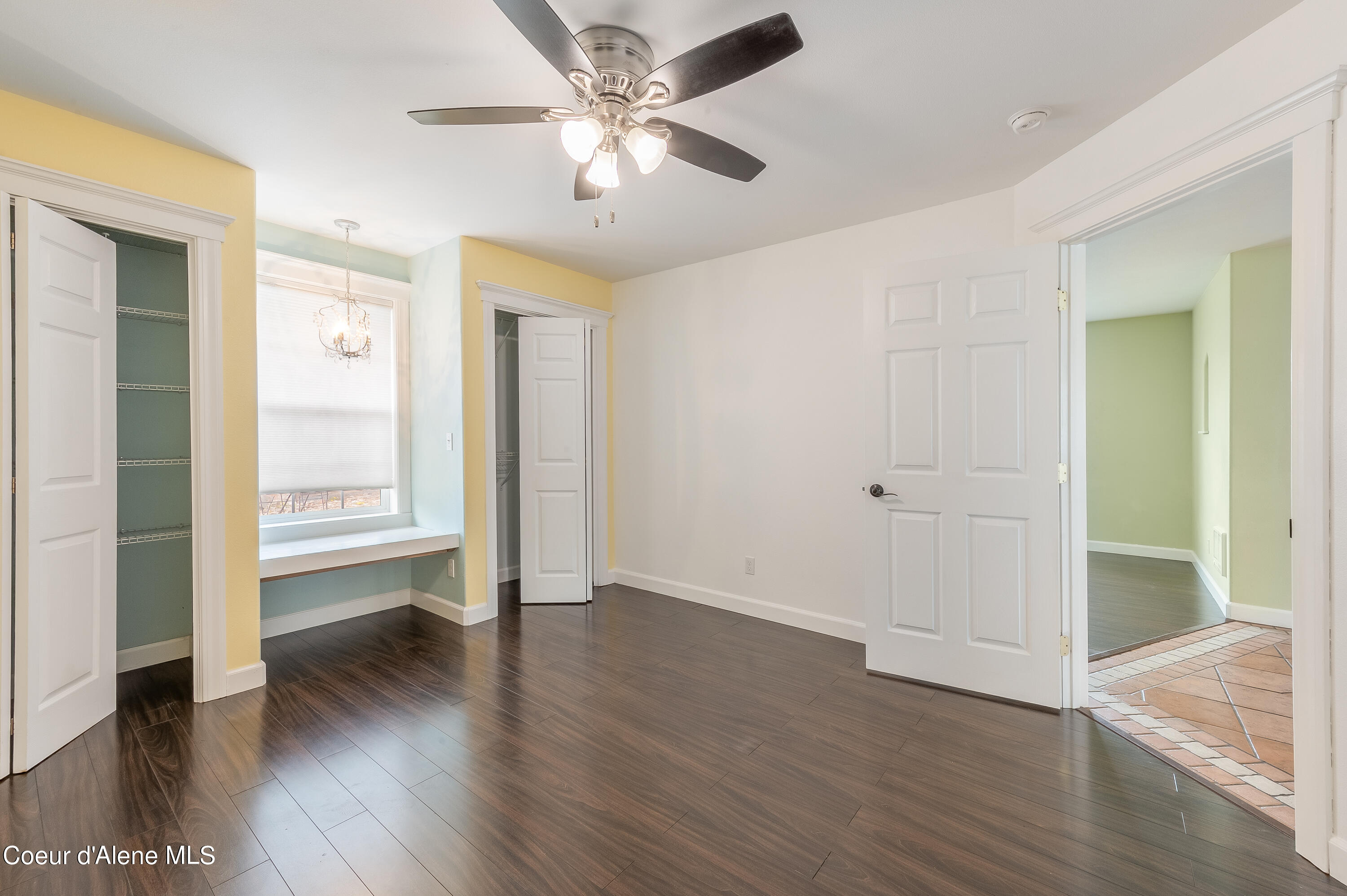 3609 W SHERLOCK AVE