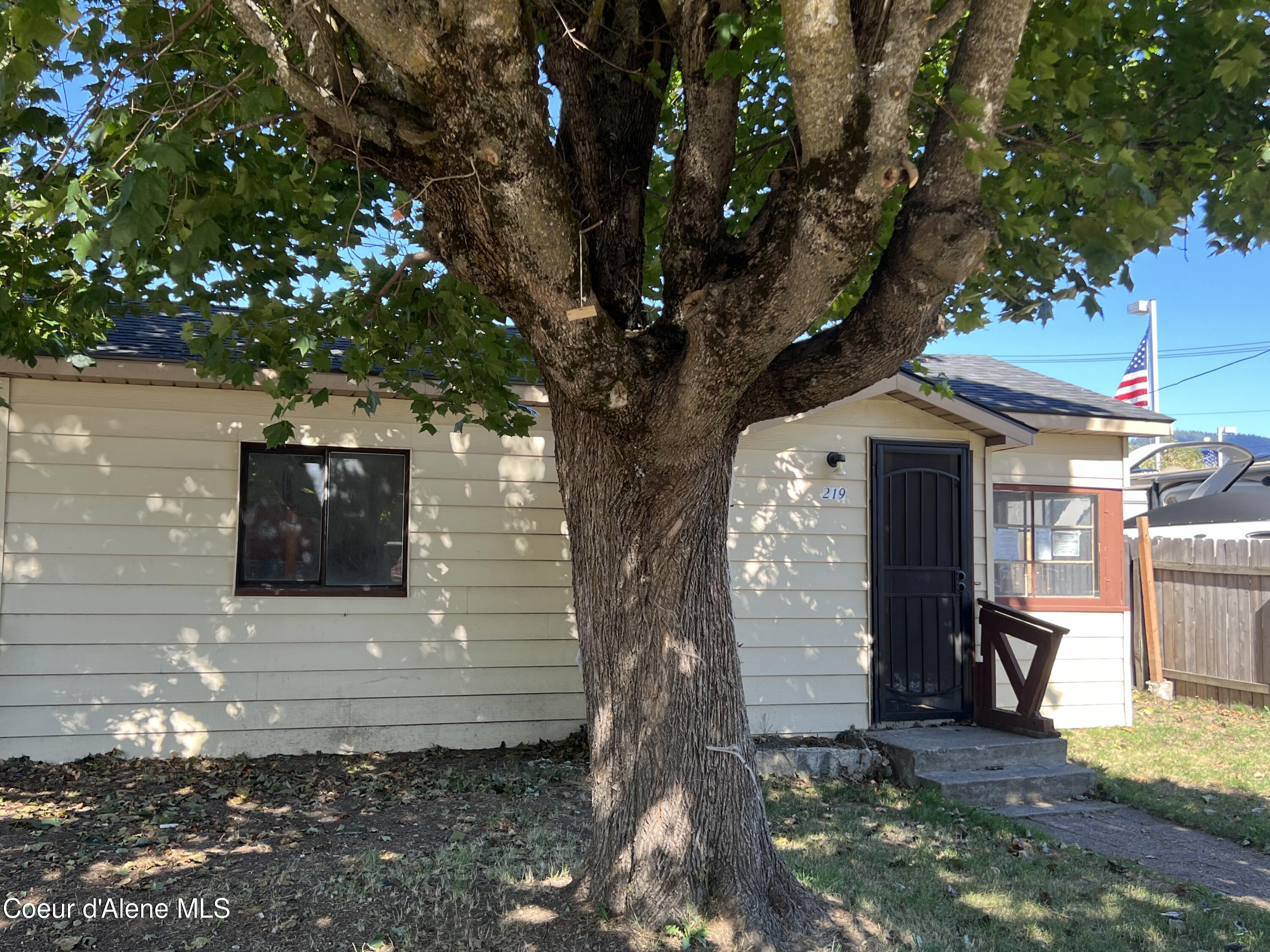 219 E ANNIE AVE