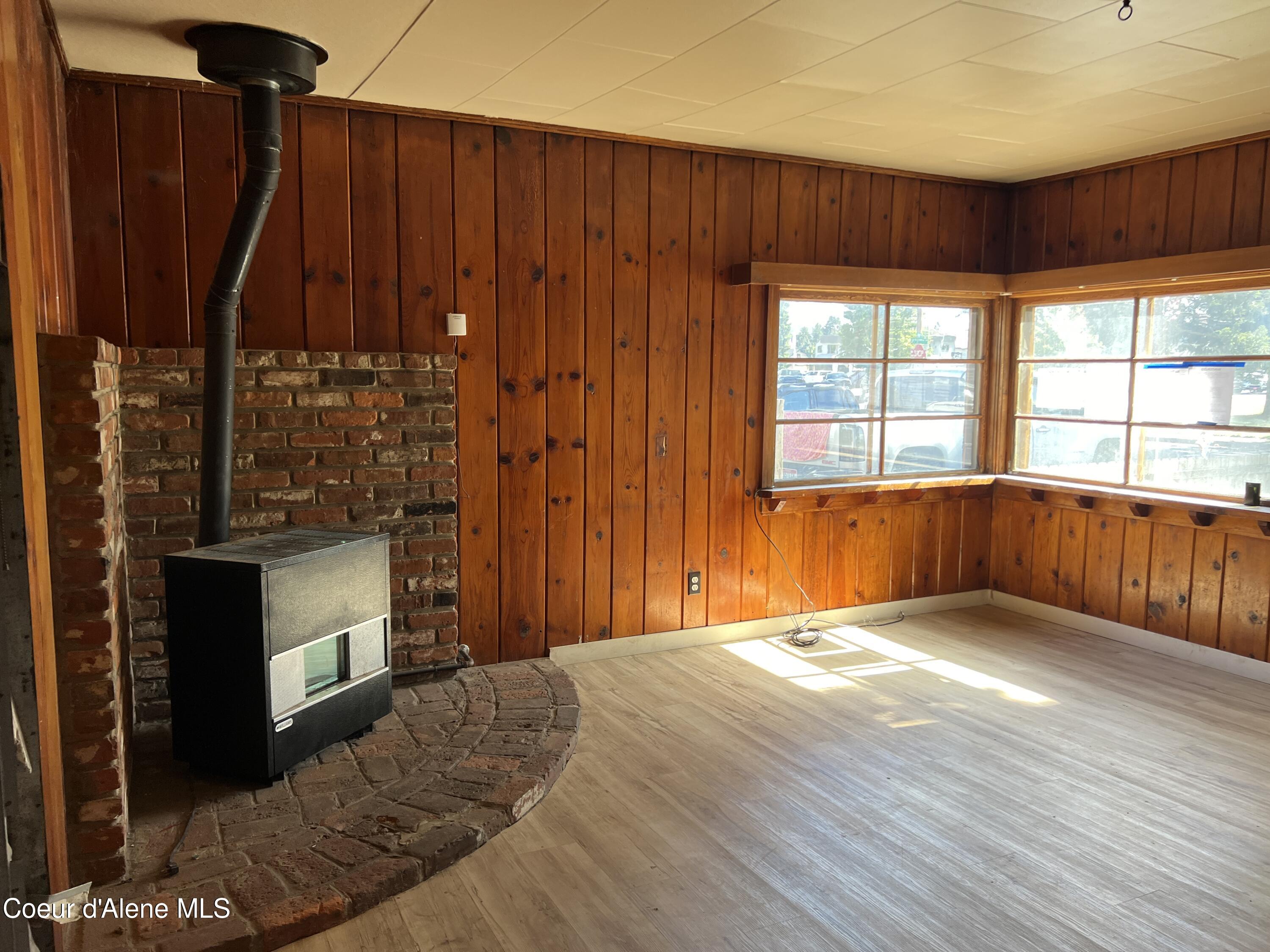 219 E ANNIE AVE