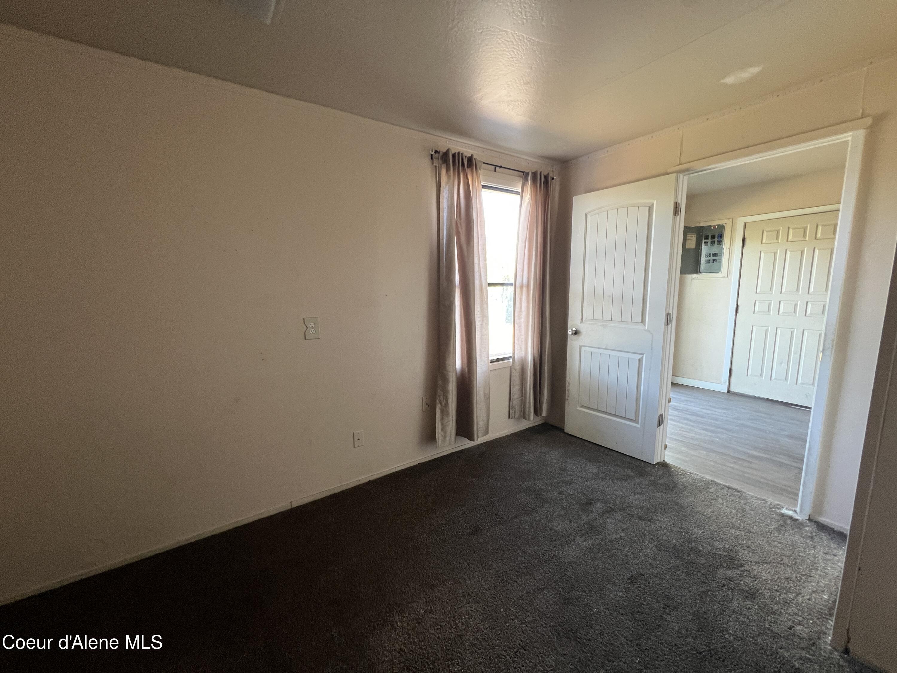 219 E ANNIE AVE