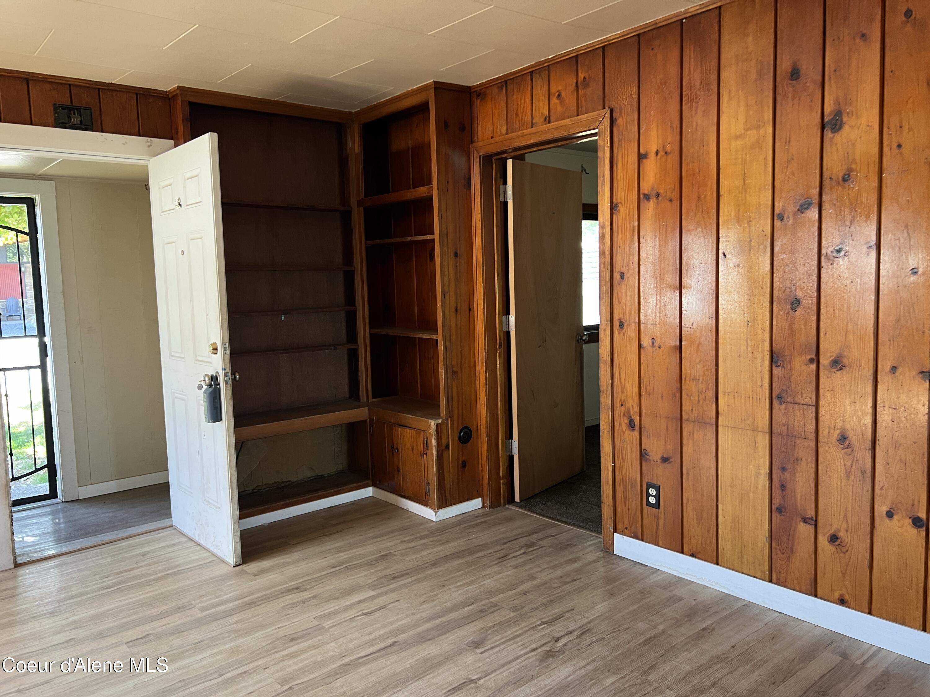 219 E ANNIE AVE